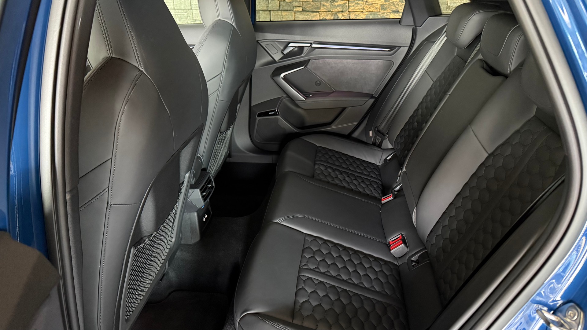 AUDI RS3 Sportback 2.5 TSI quattro S-tronic "Ascariblaumetallic"-image-24