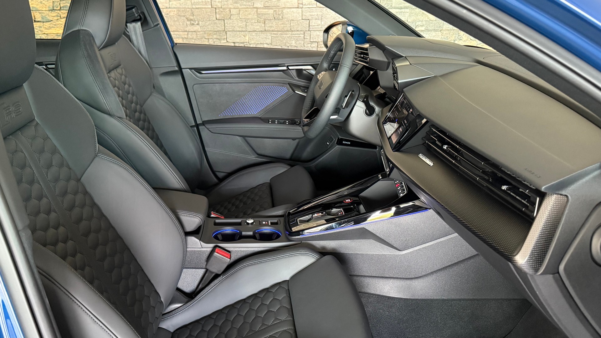 AUDI RS3 Sportback 2.5 TSI quattro S-tronic "Ascariblaumetallic"-image-16