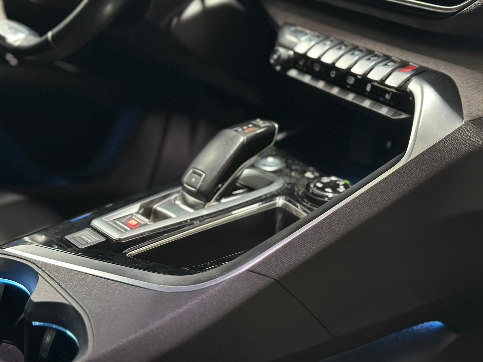 PEUGEOT 5008 2.0 BlueHDi GT EAT-image-14