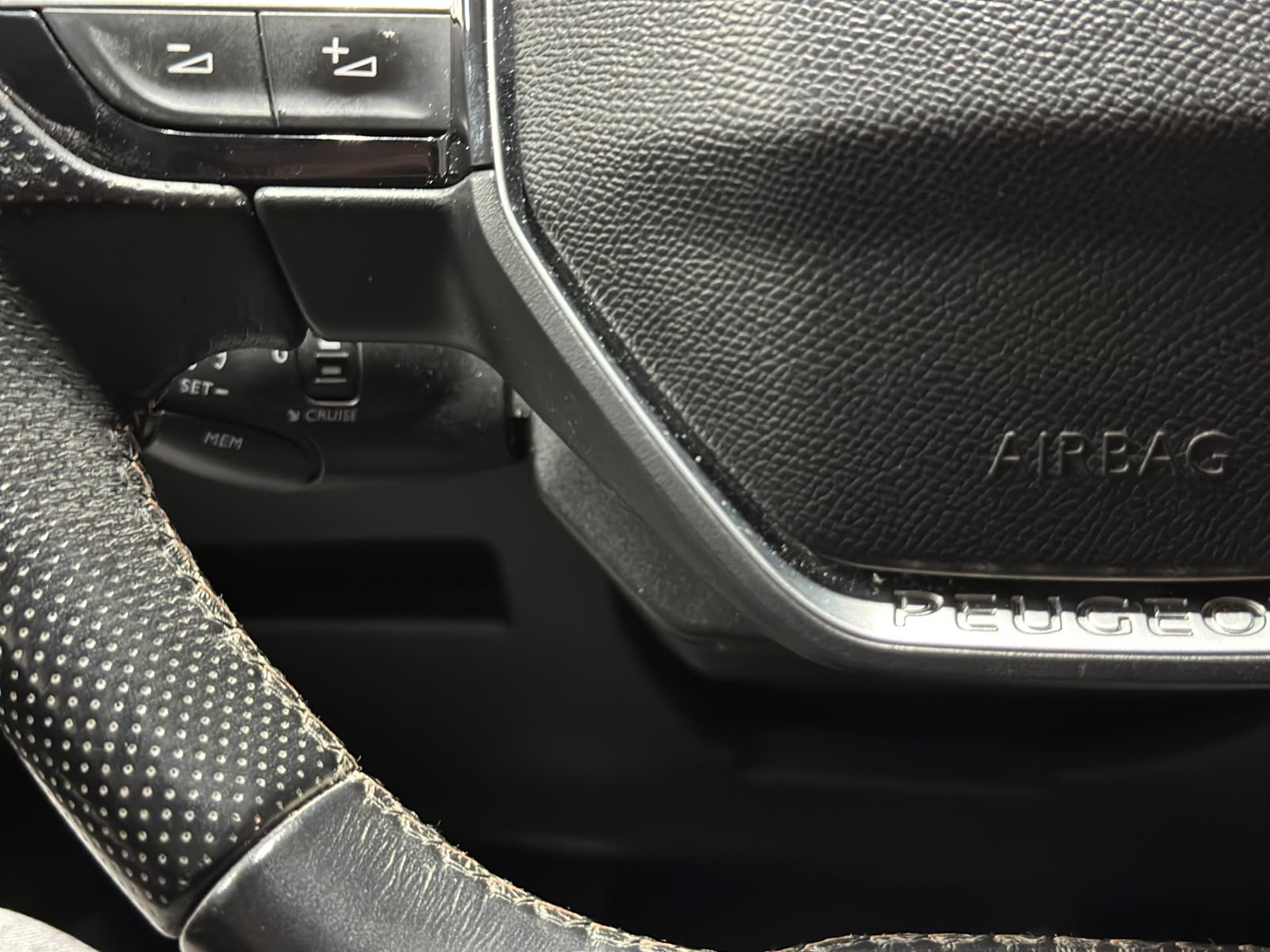 PEUGEOT 5008 2.0 BlueHDi GT EAT-image-12