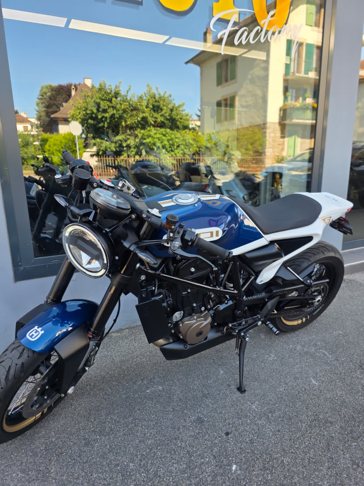 HUSQVARNA VITPLEN 701-image-1