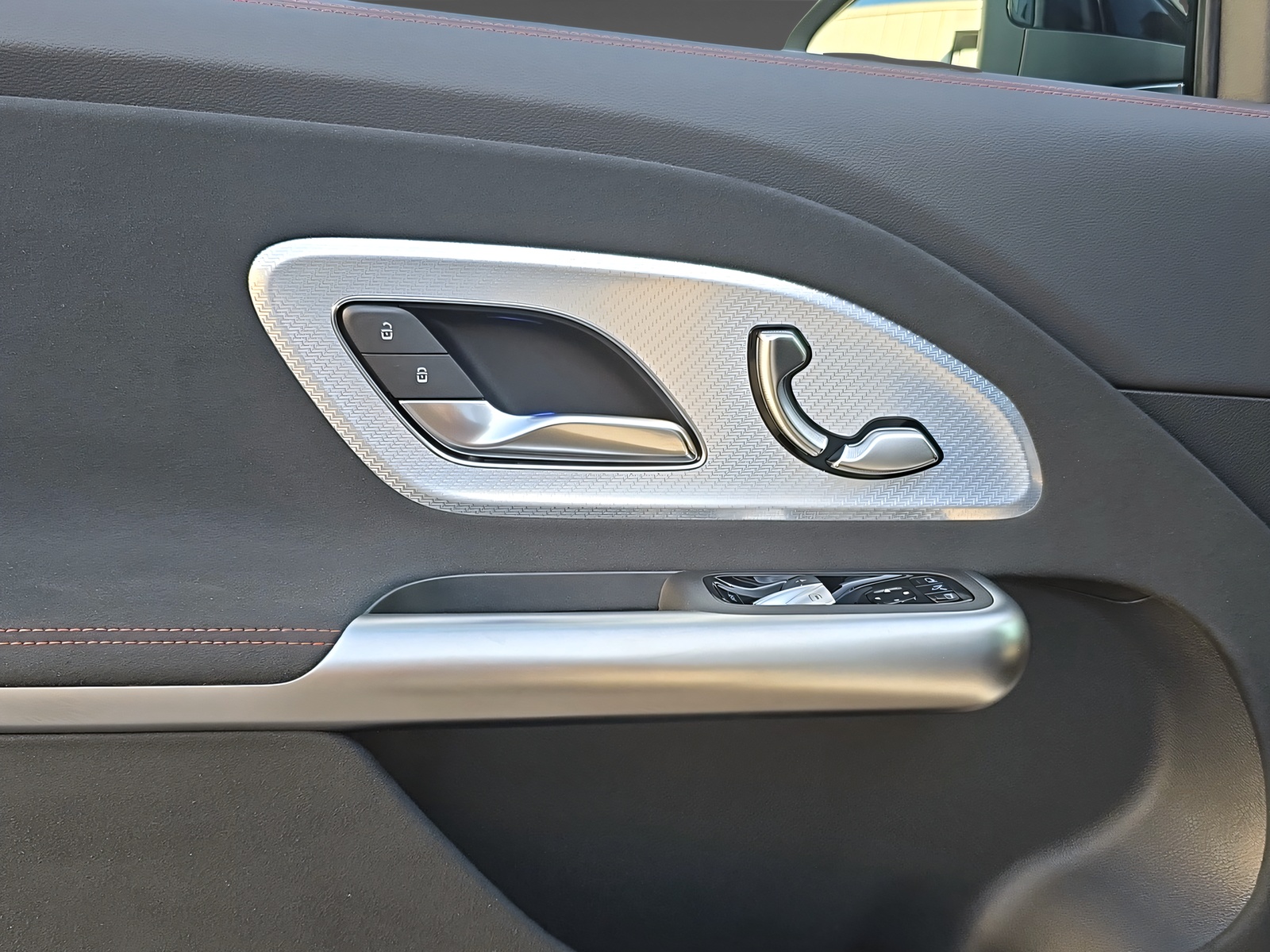 MERCEDES-BENZ GLB 220 4Matic-image-9