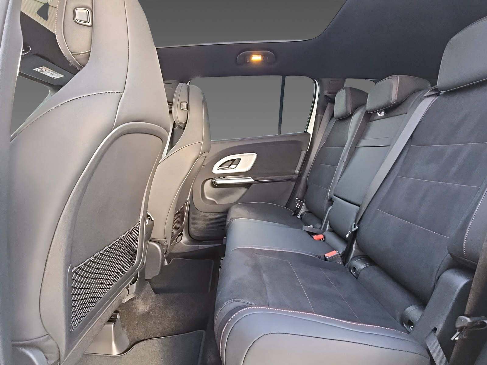 MERCEDES-BENZ GLB 220 4Matic-image-10