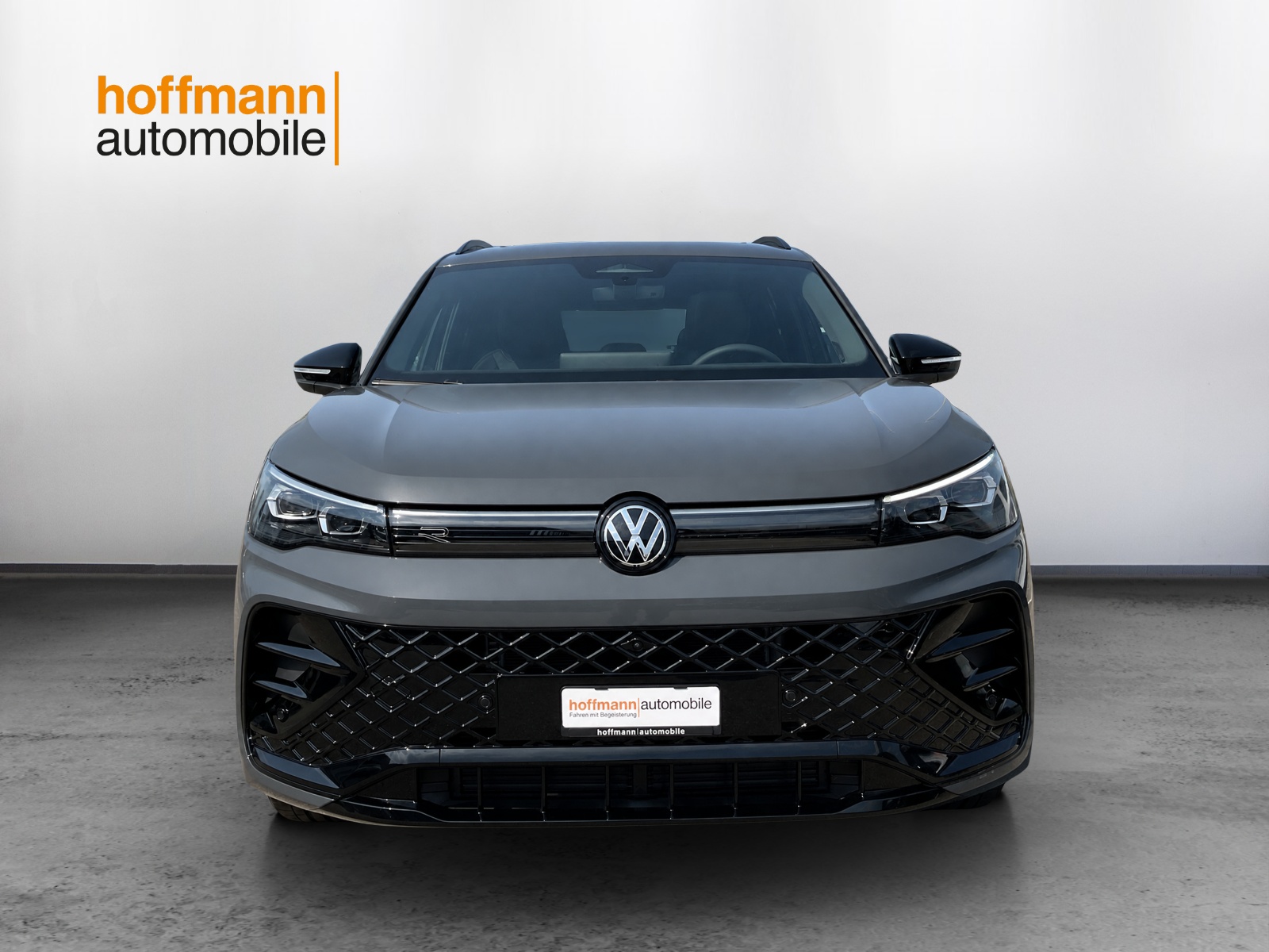 VW Tiguan 2.0 TSI DSG R-Line Plus 4Motion-showroom-element-1
