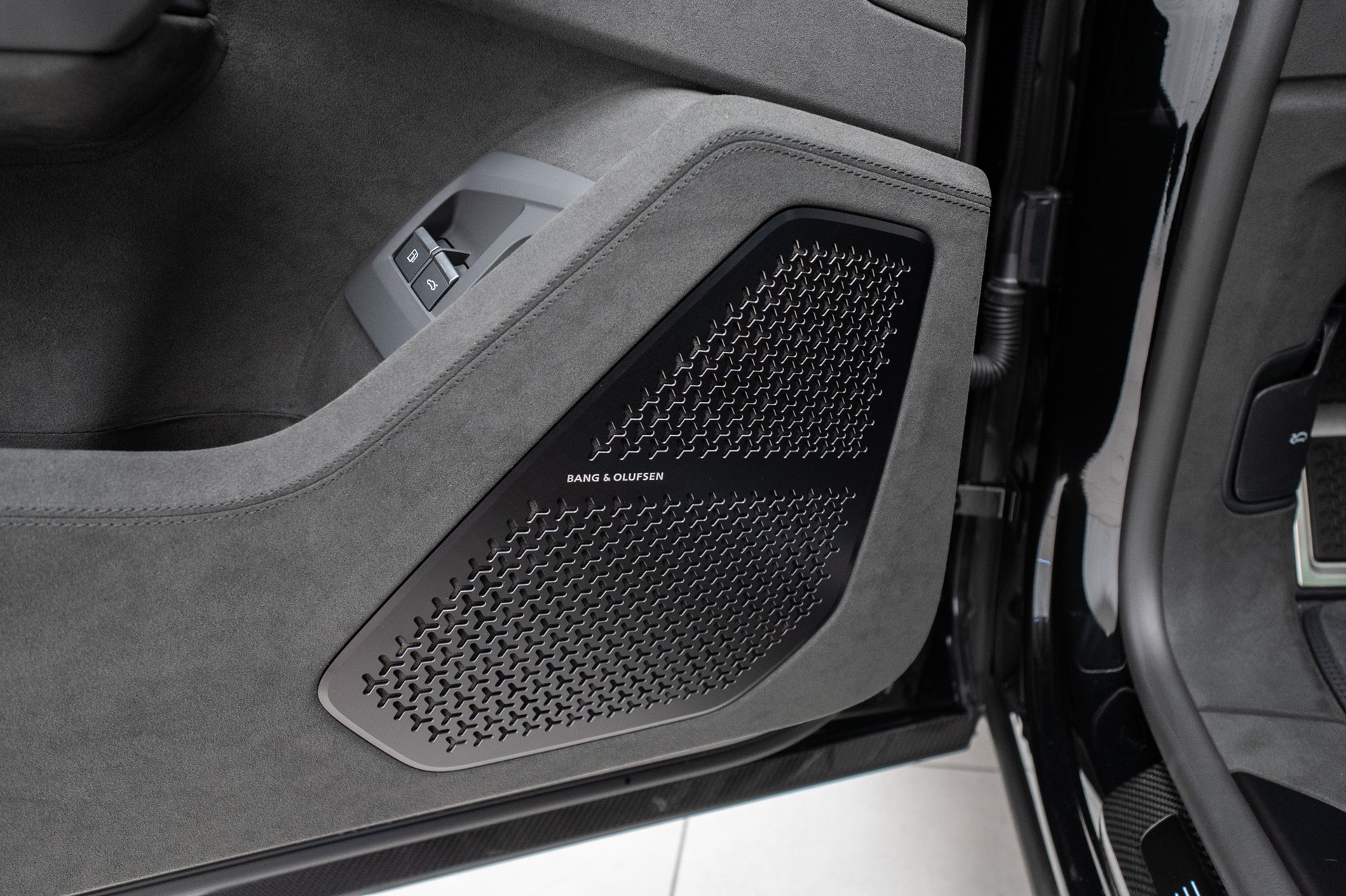 LAMBORGHINI Urus SE-image-12