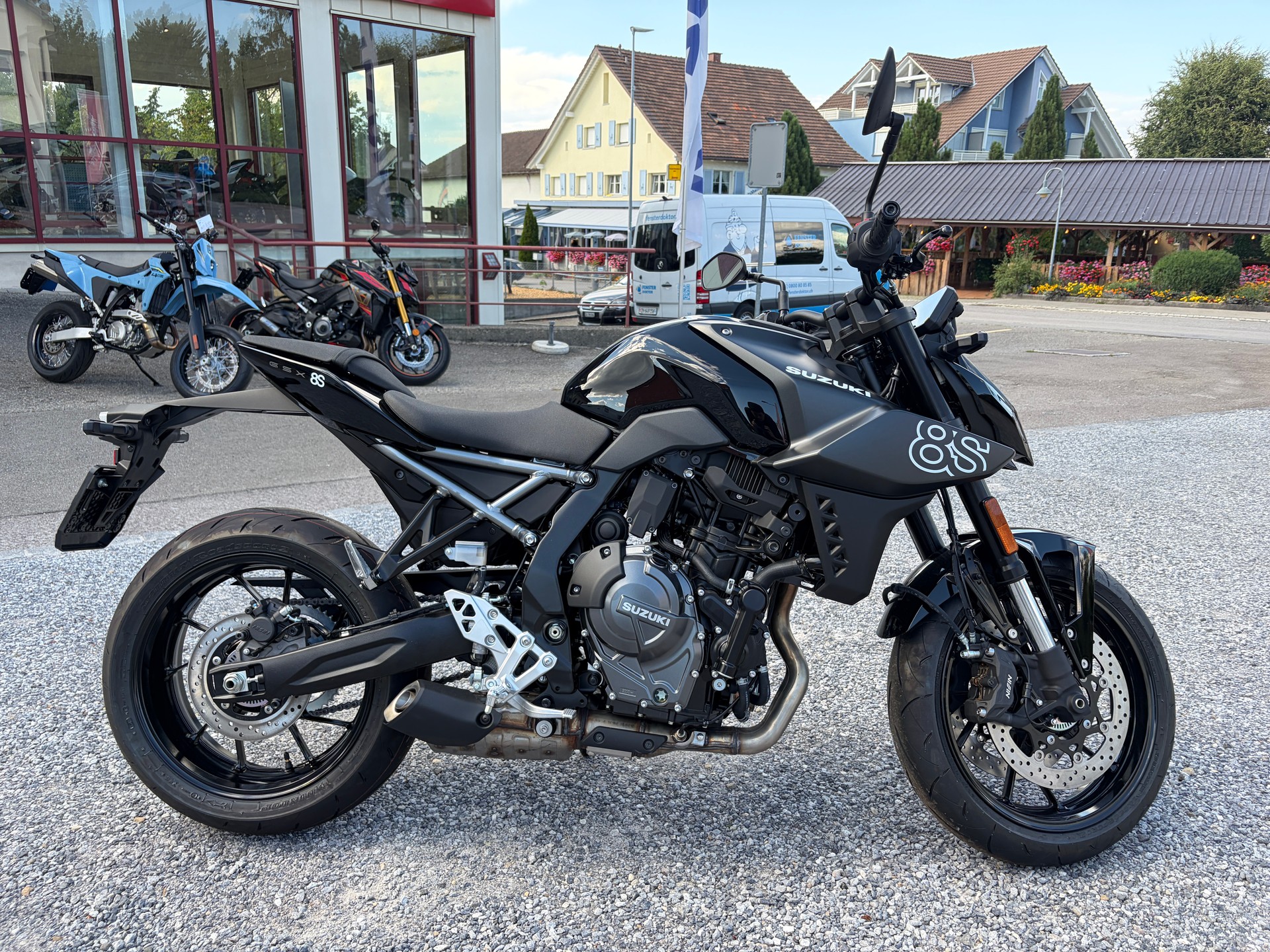 SUZUKI GSX-8S