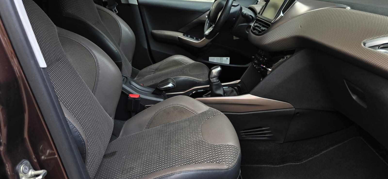 PEUGEOT 2008 1.6 VTI Allure-image-7