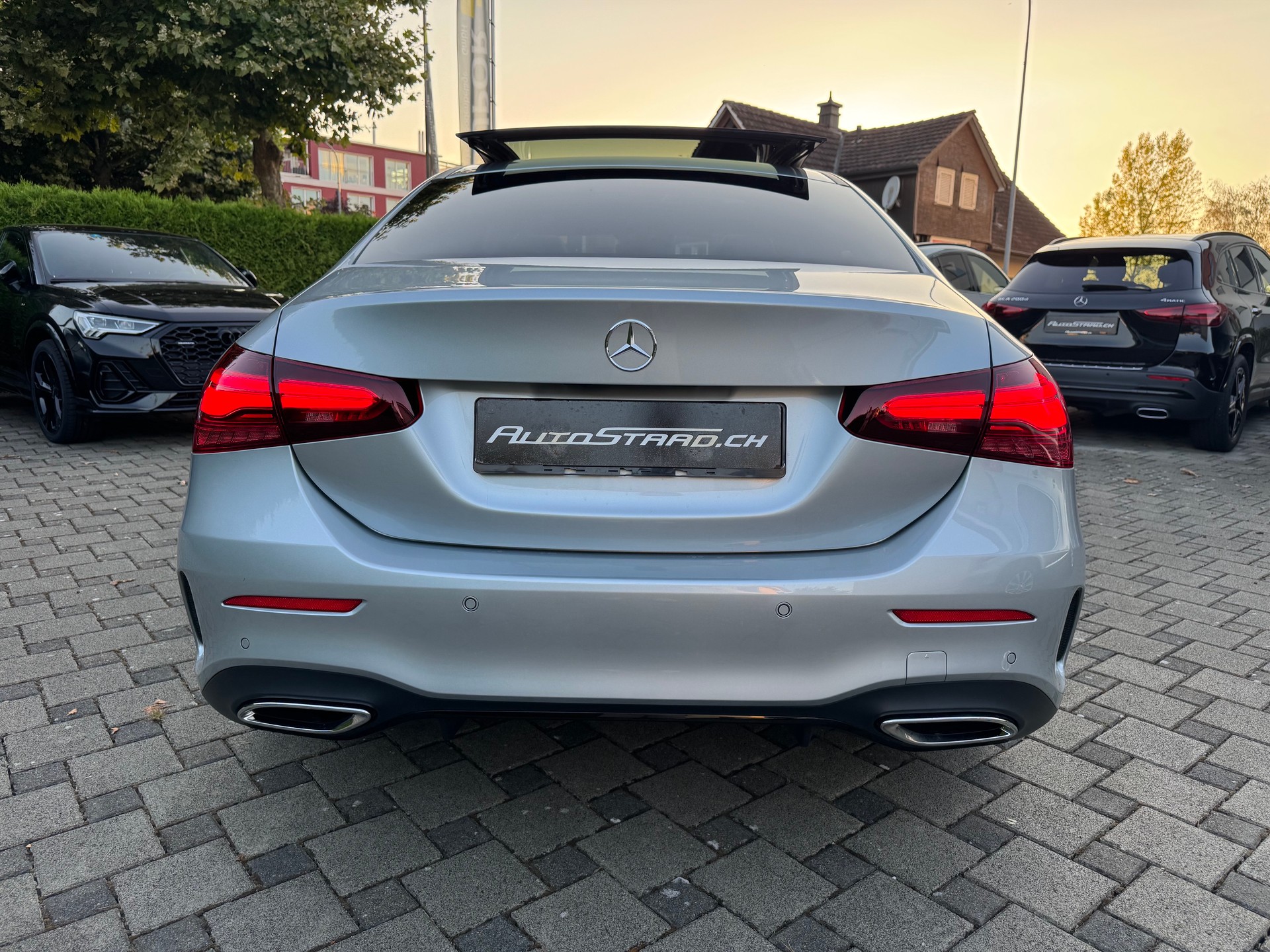 MERCEDES-BENZ A 220 d 8G-DCT AMG Line-image-4