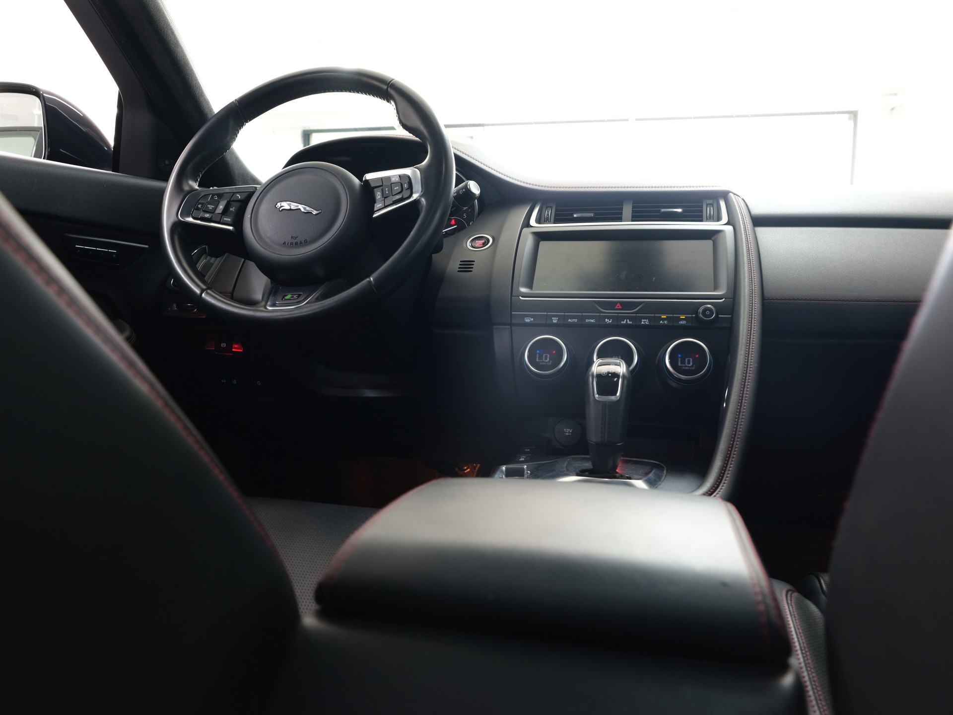 JAGUAR E-Pace 2.0 P250 R-Dynamic HSE AWD *Panorama* *360 Kamera* *Head up Display*-image-18