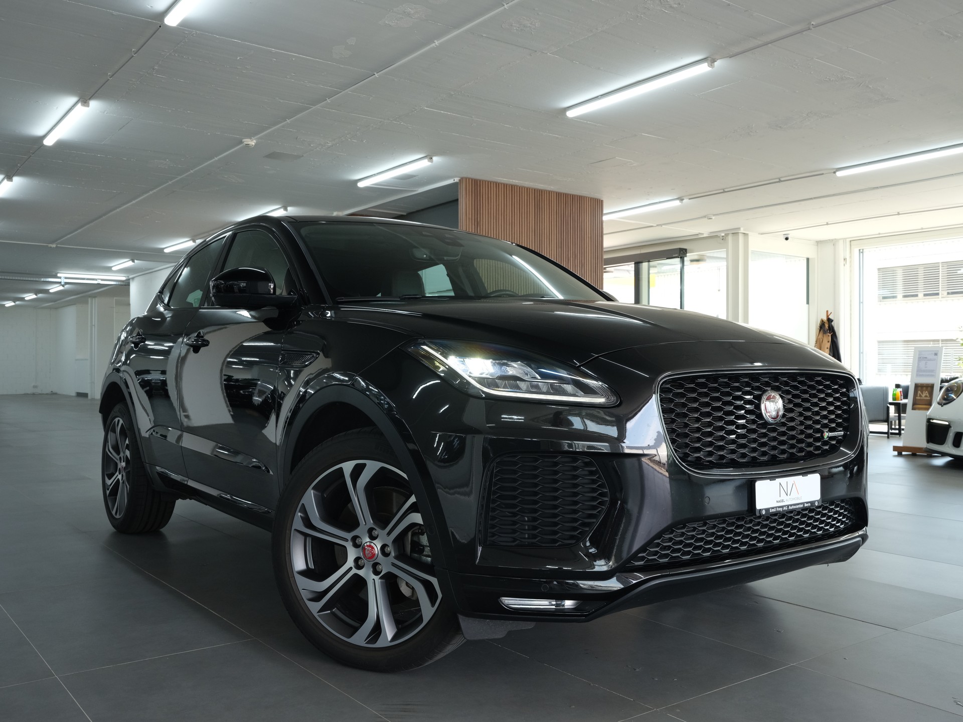 JAGUAR E-Pace 2.0 P250 R-Dynamic HSE AWD *Panorama* *360 Kamera* *Head up Display*