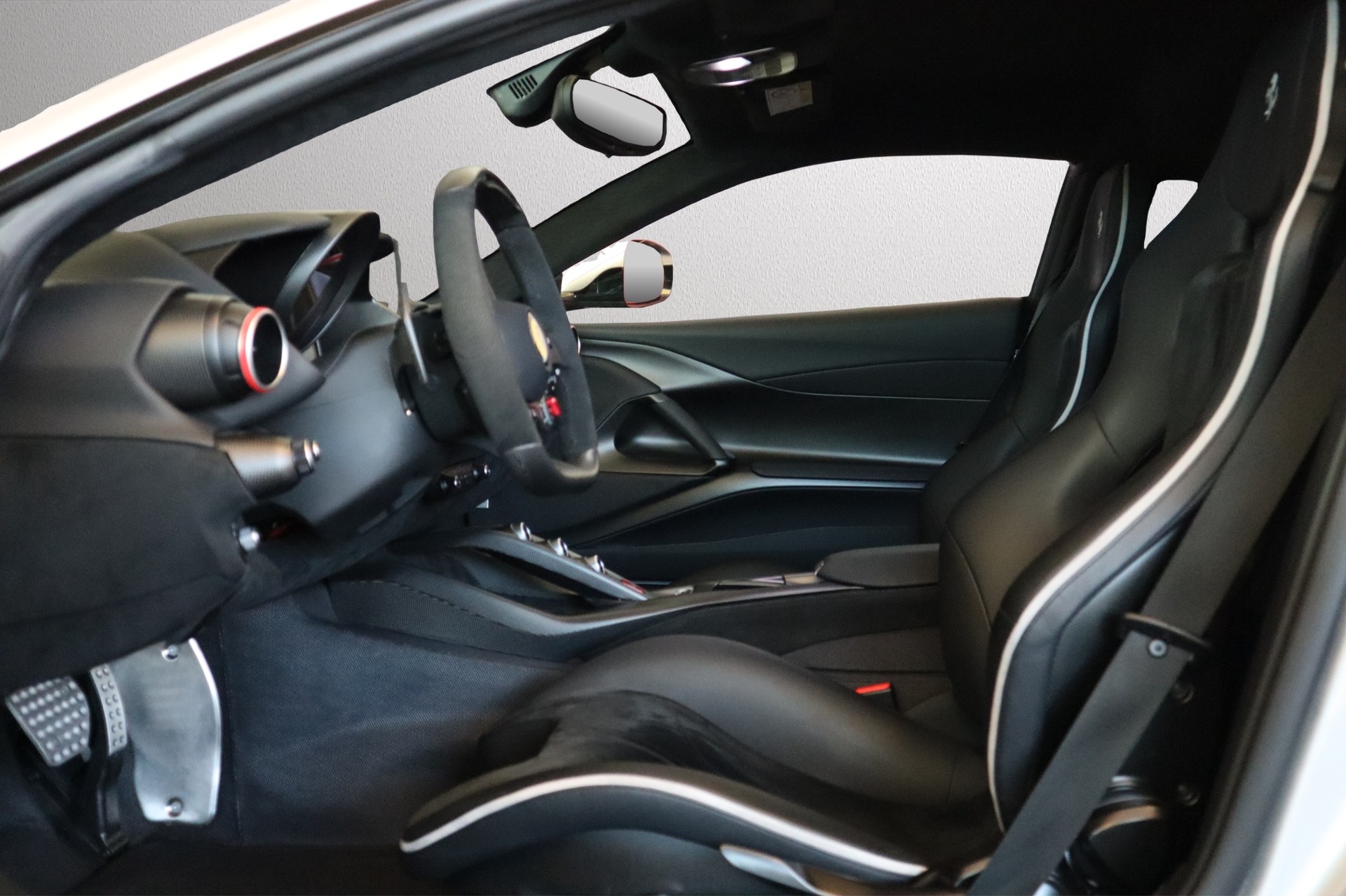 FERRARI 812 Superfast Tailormade-showroom-element-3