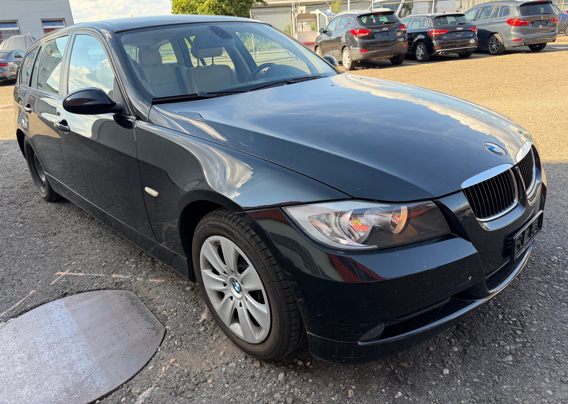 BMW 320d Touring-image-1