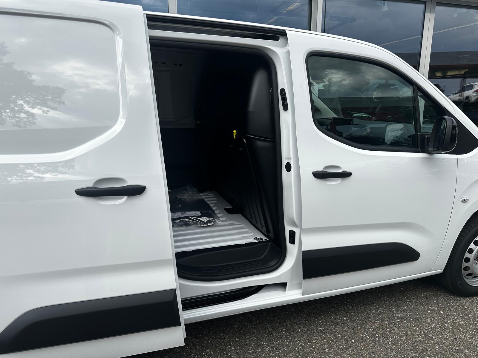 TOYOTA PROACE CITY Van L2 1.5 D Active-image-11