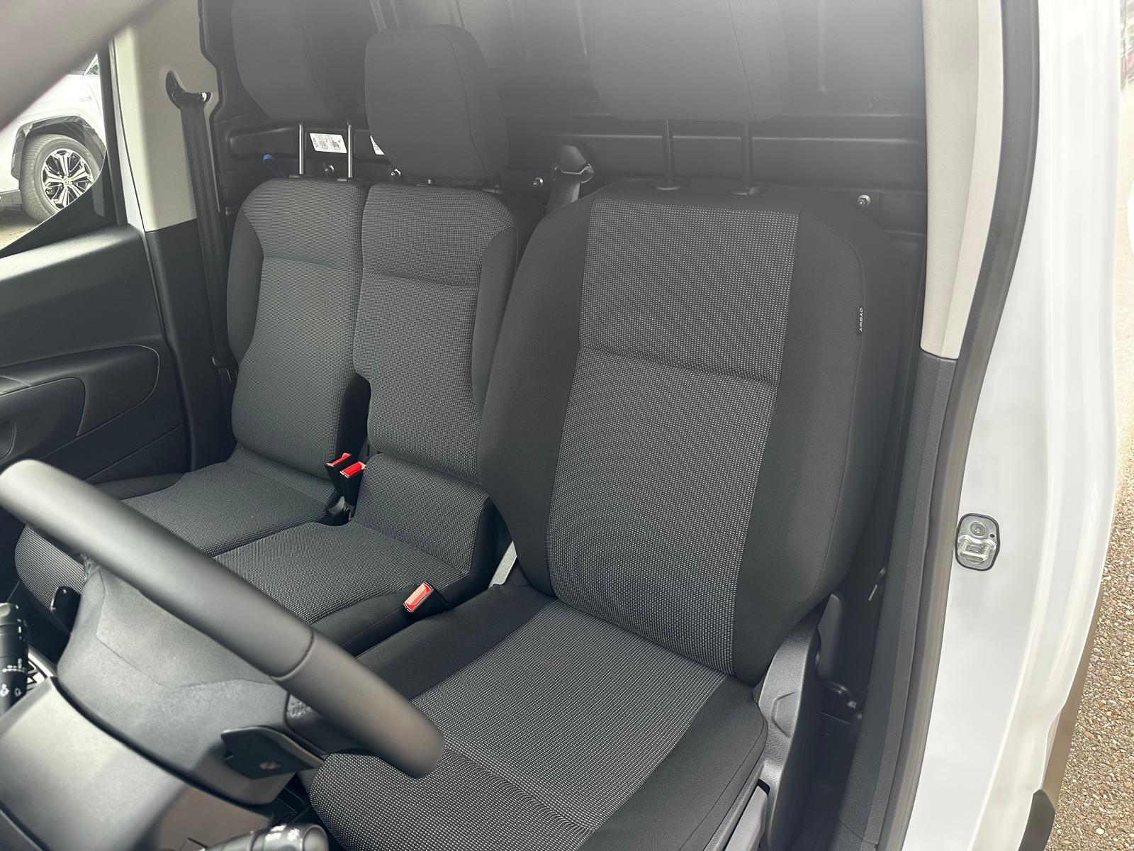 TOYOTA PROACE CITY Van L2 1.5 D Active-image-9