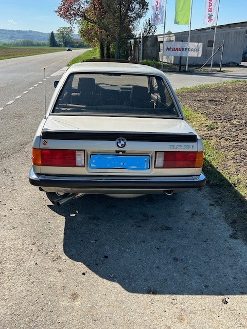 BMW 323-image-5