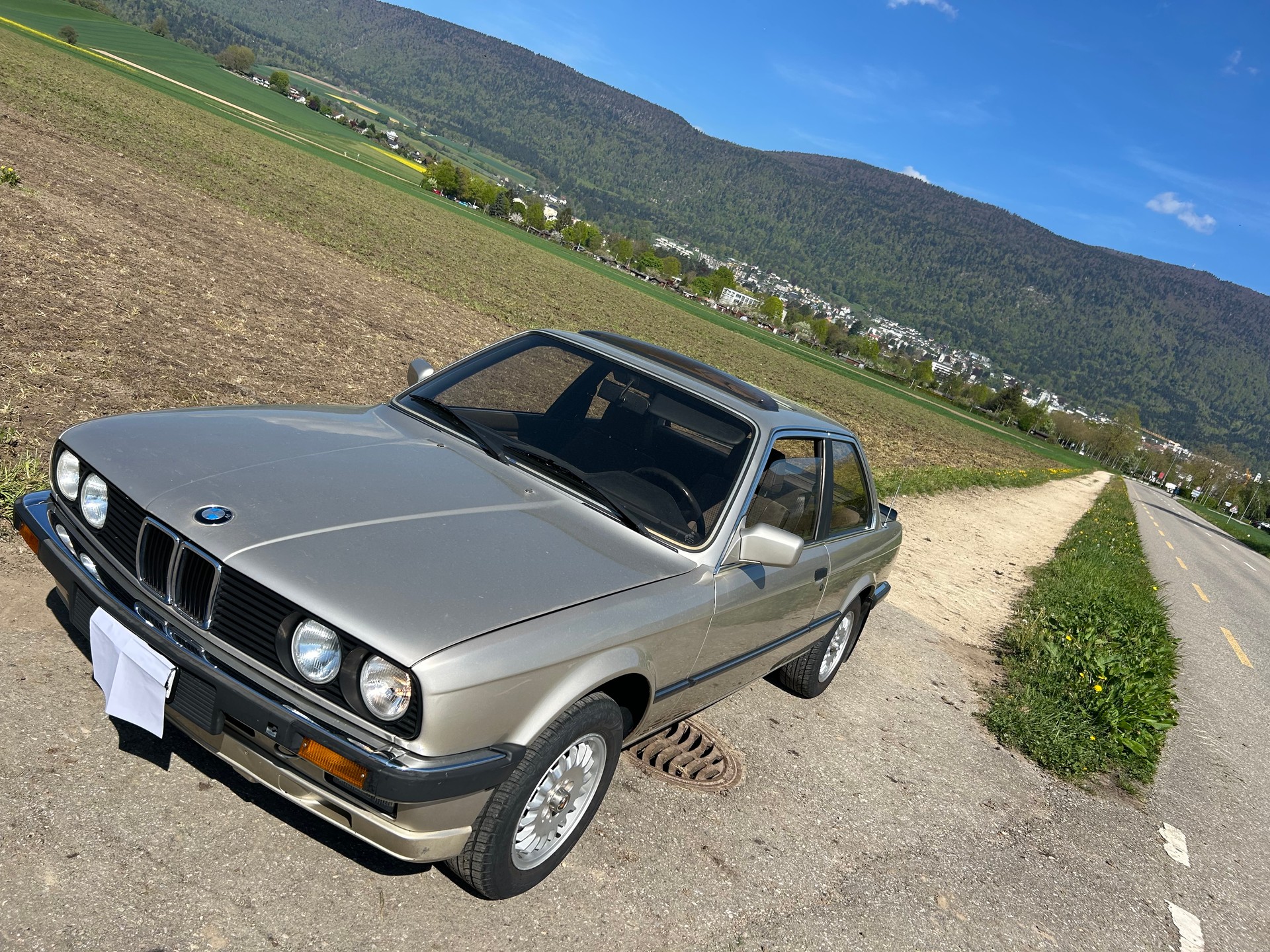 BMW 323-image-1