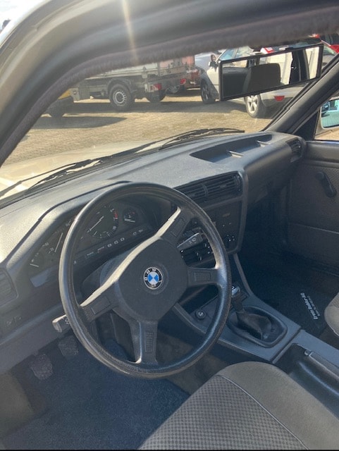 BMW 323-image-2