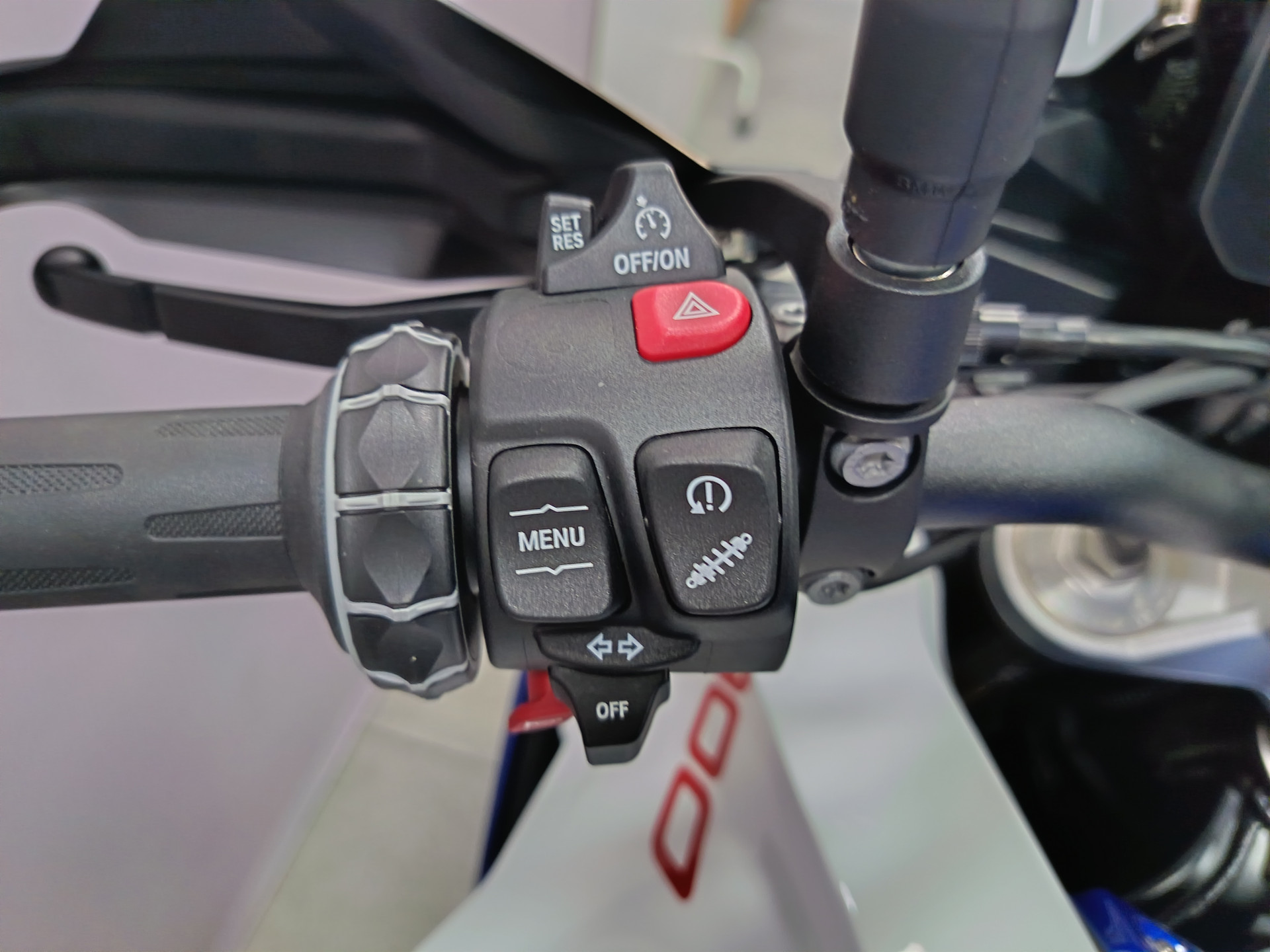BMW F 900 XR A2 Sport *** Garantie 05.2031 ***-image-6