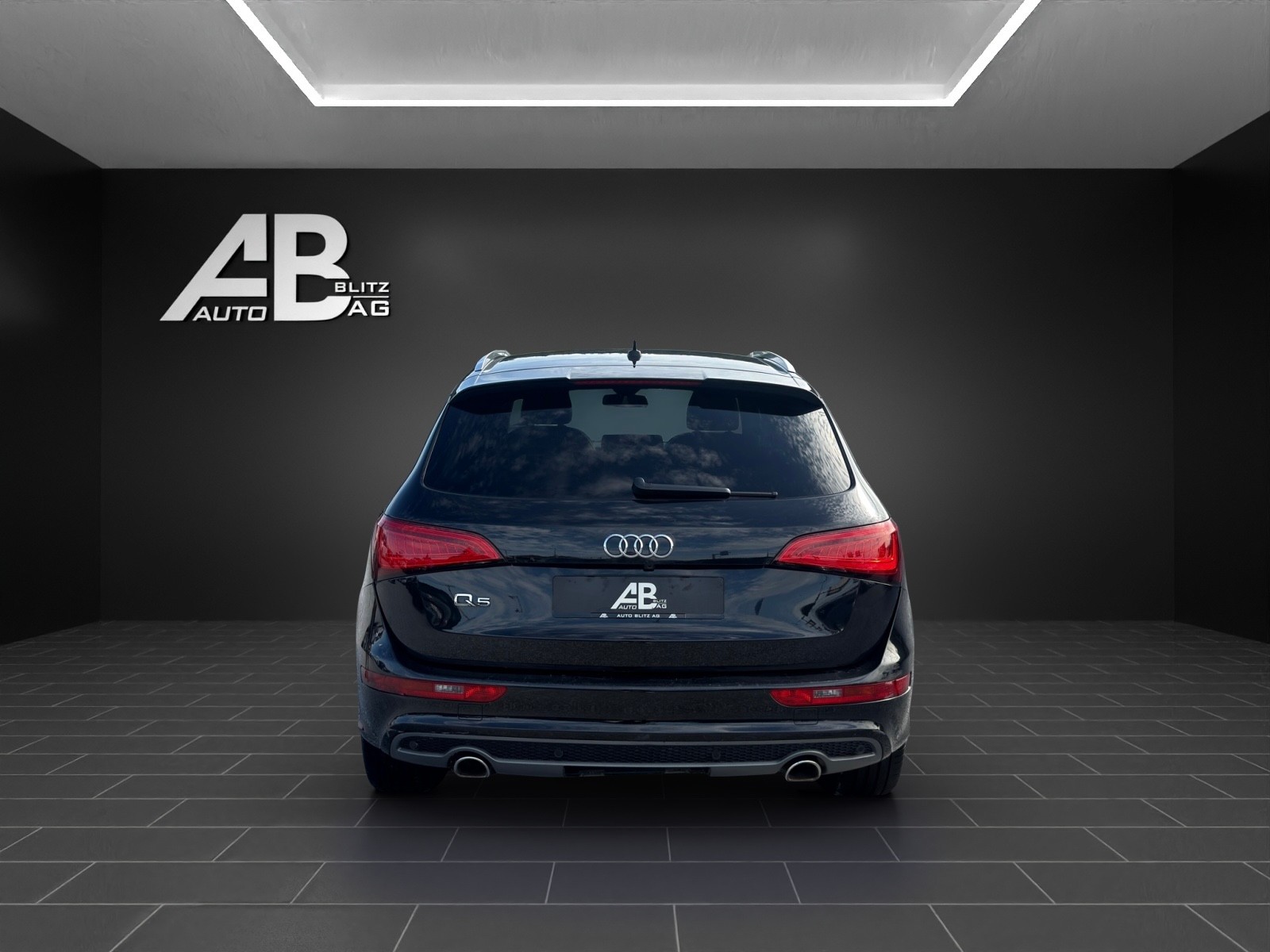AUDI Q5 3.0 TDI S-Line quattro S-tronic mit 245 PS-showroom-element-3