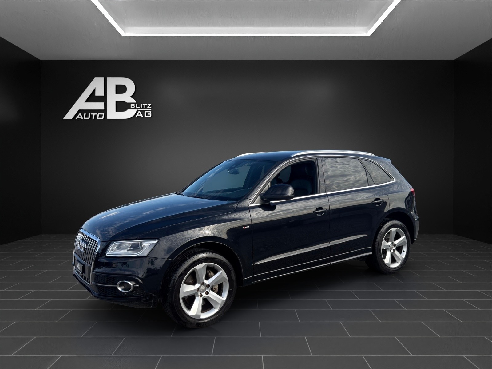 AUDI Q5 3.0 TDI S-Line quattro S-tronic mit 245 PS-showroom-element-1