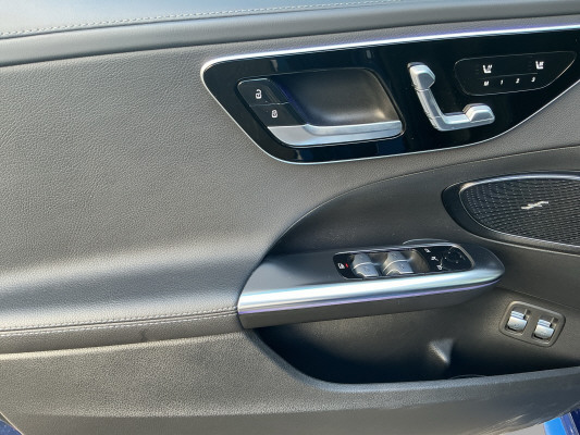 MERCEDES-BENZ C 300e 4 Matic-image-9