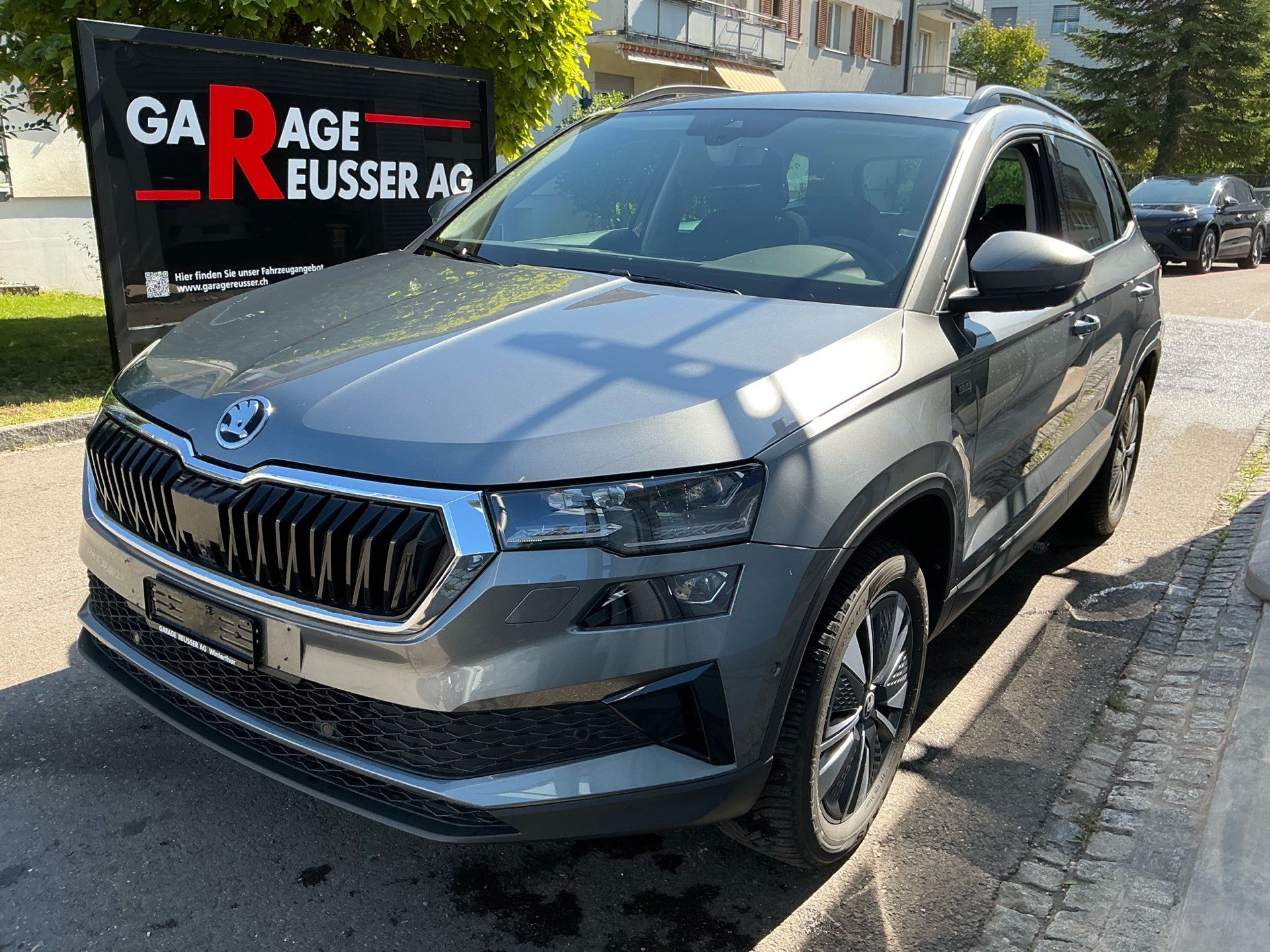 SKODA Karoq Tour 4x4 ***360° KAMERA UND PANORAMADACH ***