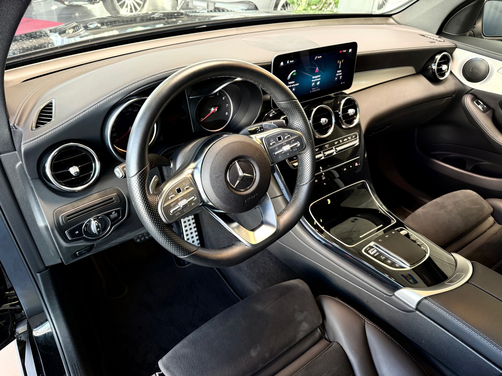 MERCEDES-BENZ GLC Coupé 200 AMG Line 4Matic 9G-Tronic-image-9