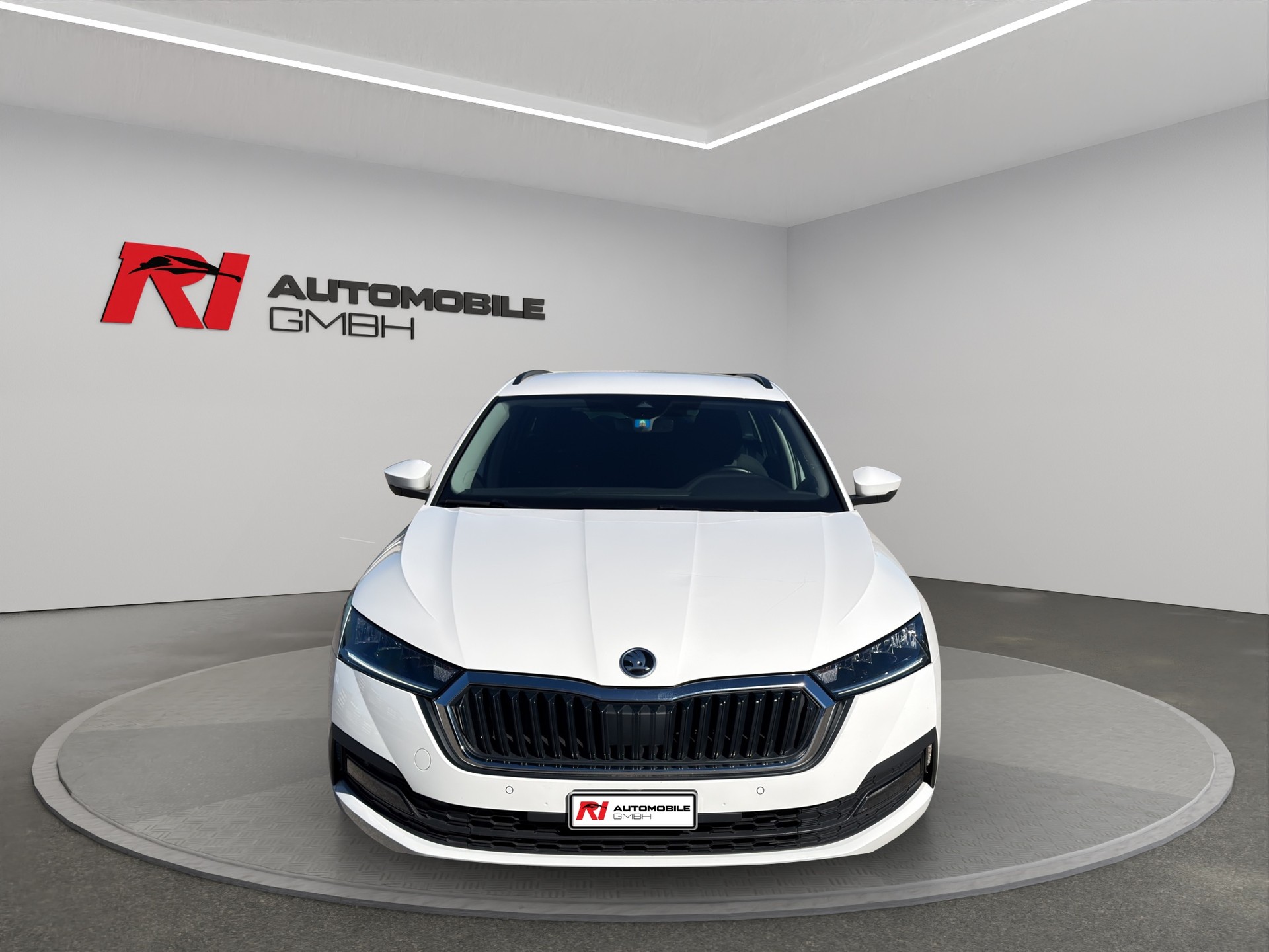 SKODA Octavia Combi 2.0 TDI DSG Ambition-showroom-element-1
