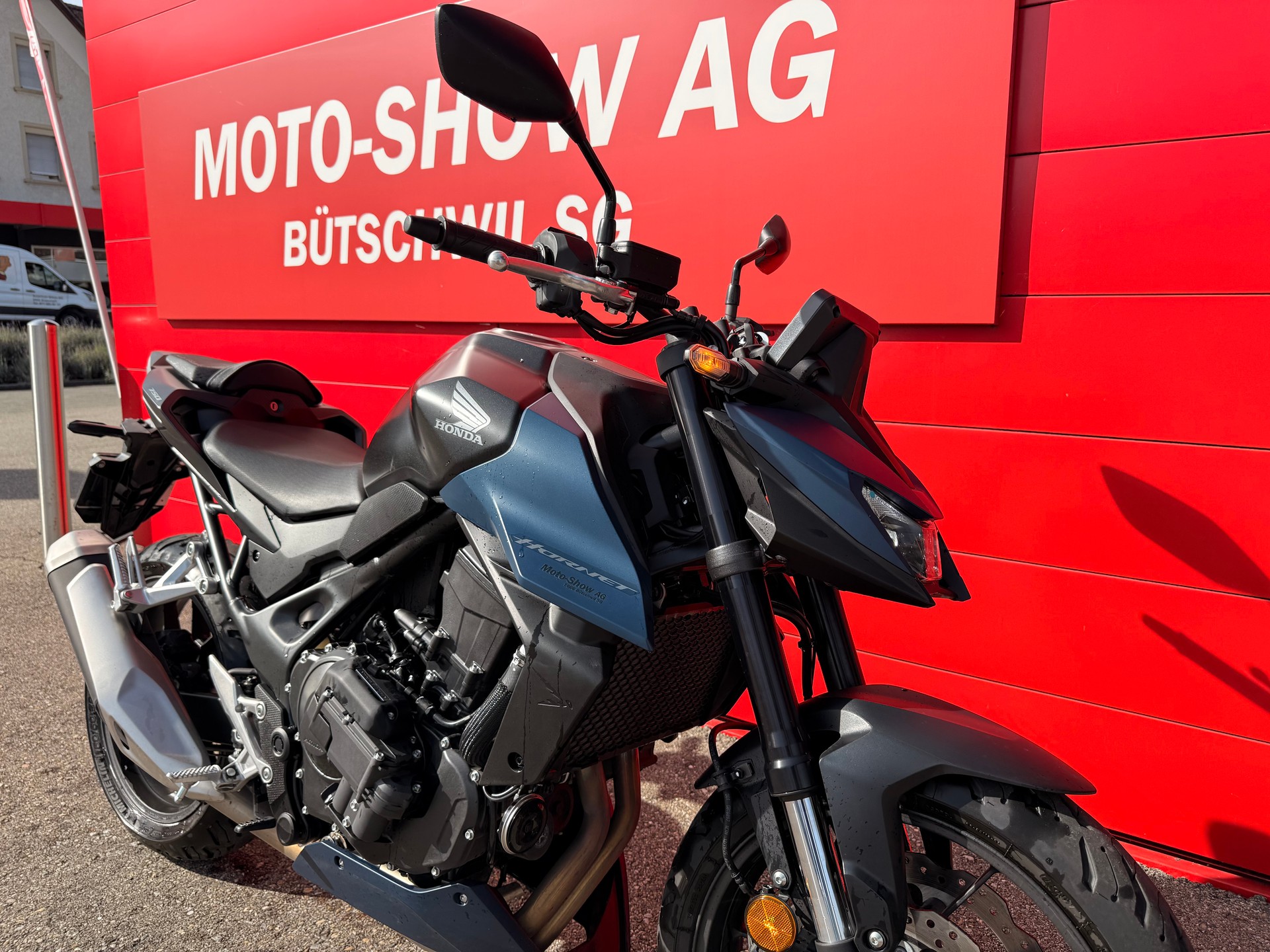 HONDA CB 750 Hornet E-Clutch-image-2