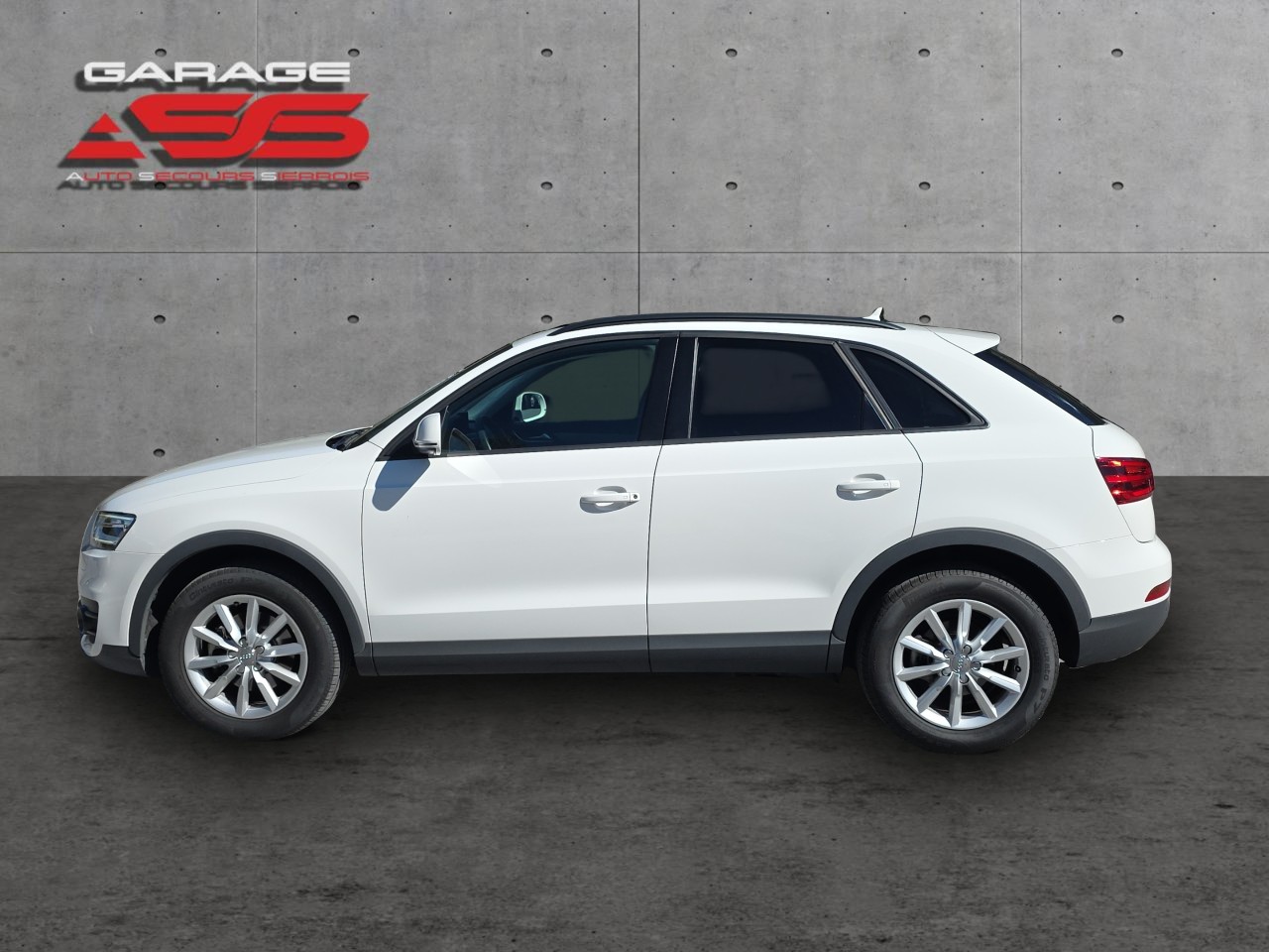 AUDI Q3 2.0 TFSI quattro S-tronic-showroom-element-3
