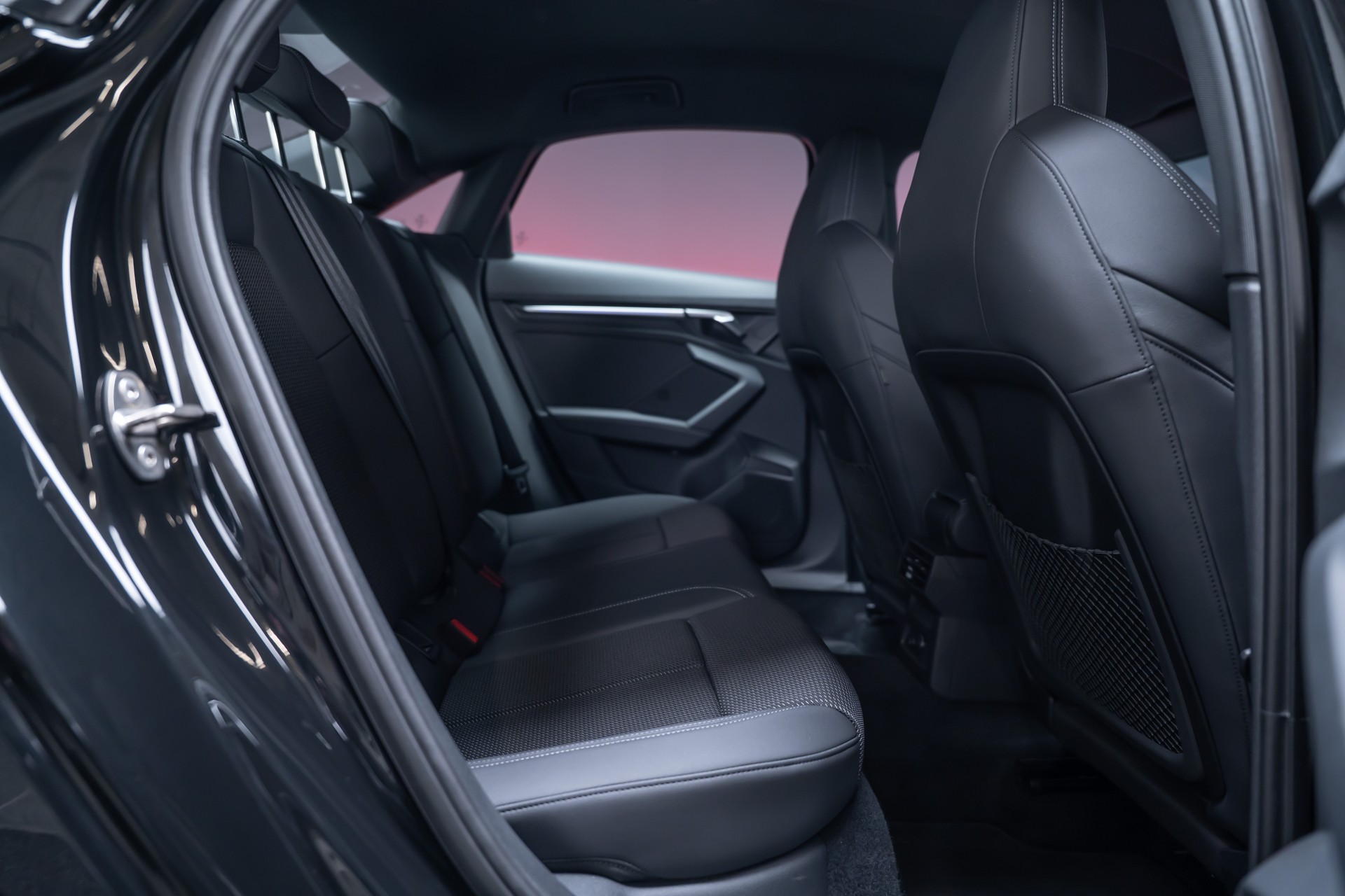 AUDI S3 Limousine 2.0 TFSI quattro S-Tronic / Rückfahrkamera / Ambientebeleuchtung / Tempomat-image-18