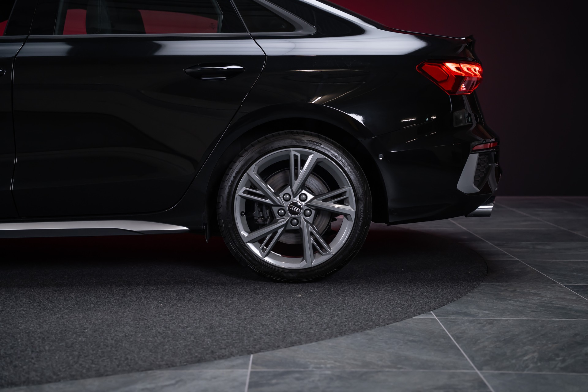 AUDI S3 Limousine 2.0 TFSI quattro S-Tronic / Rückfahrkamera / Ambientebeleuchtung / Tempomat-image-37
