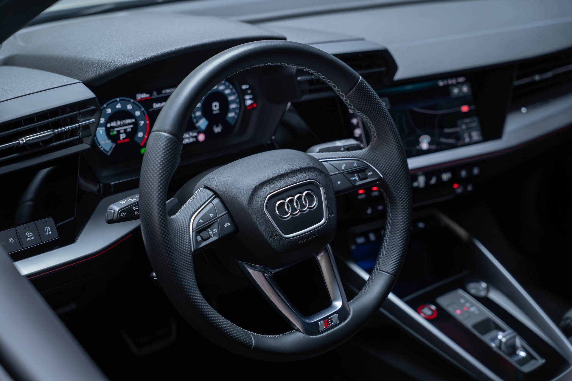 AUDI S3 Limousine 2.0 TFSI quattro S-Tronic / Rückfahrkamera / Ambientebeleuchtung / Tempomat-image-13