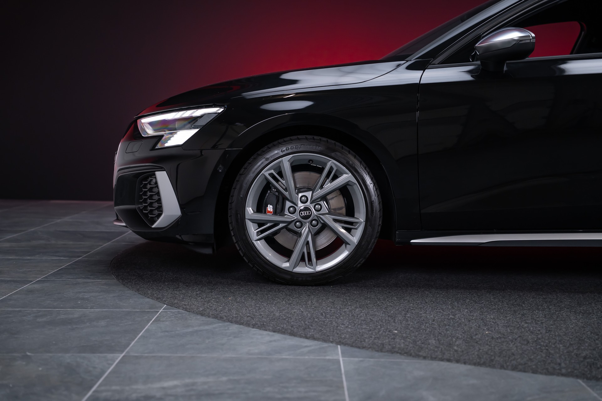 AUDI S3 Limousine 2.0 TFSI quattro S-Tronic / Rückfahrkamera / Ambientebeleuchtung / Tempomat-image-36