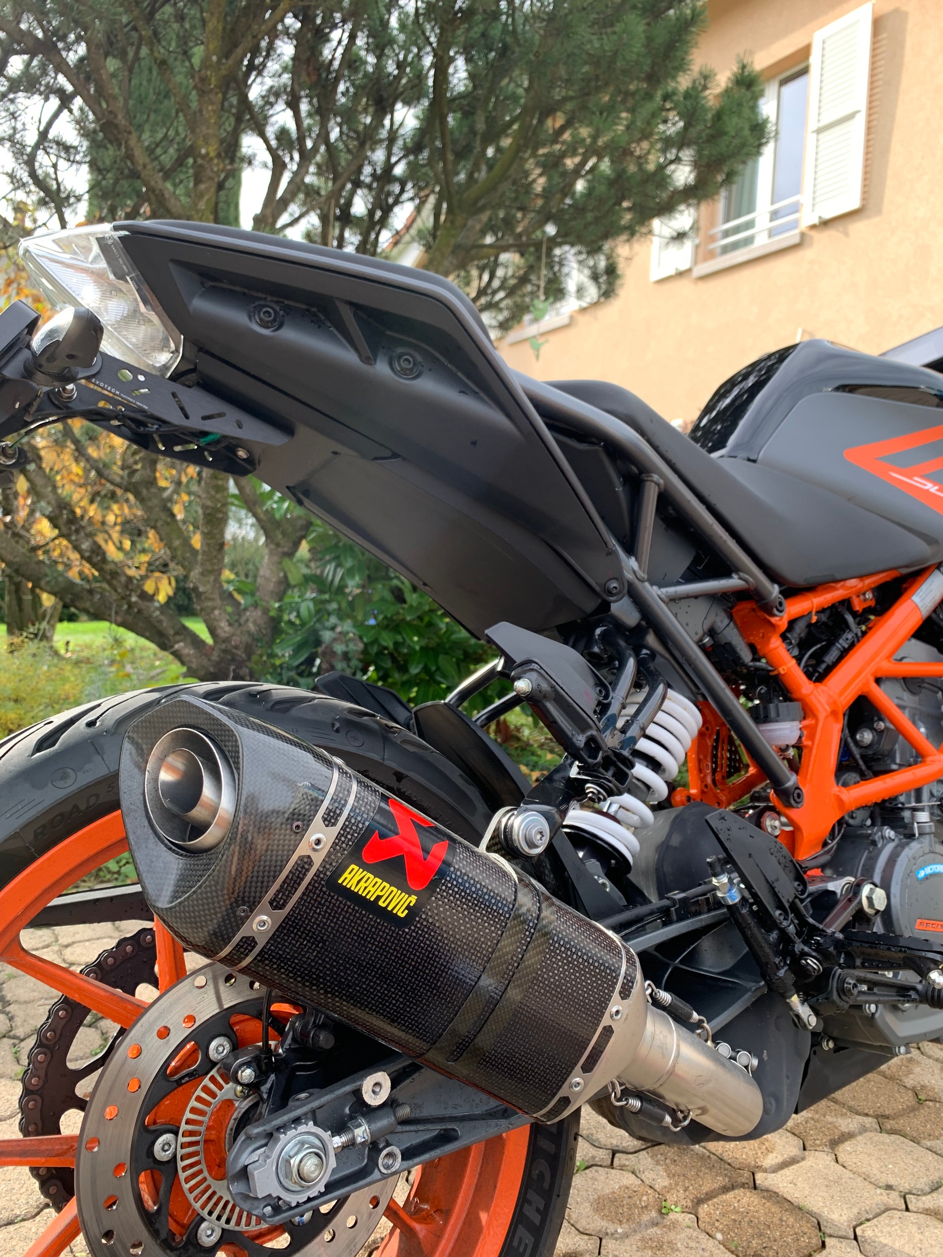 KTM 125 Duke-image-2