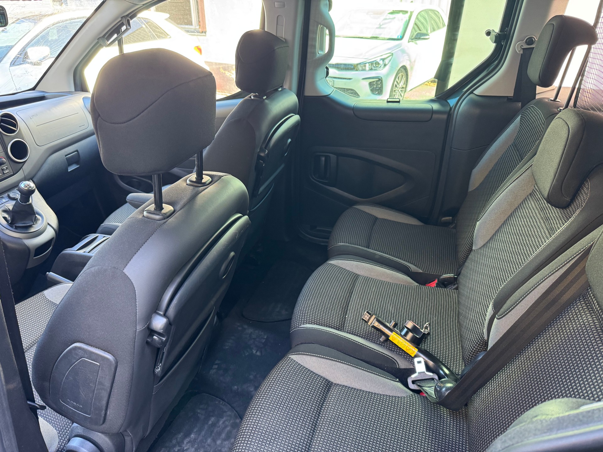 PEUGEOT Partner 1.2 PureTech Allure-image-15