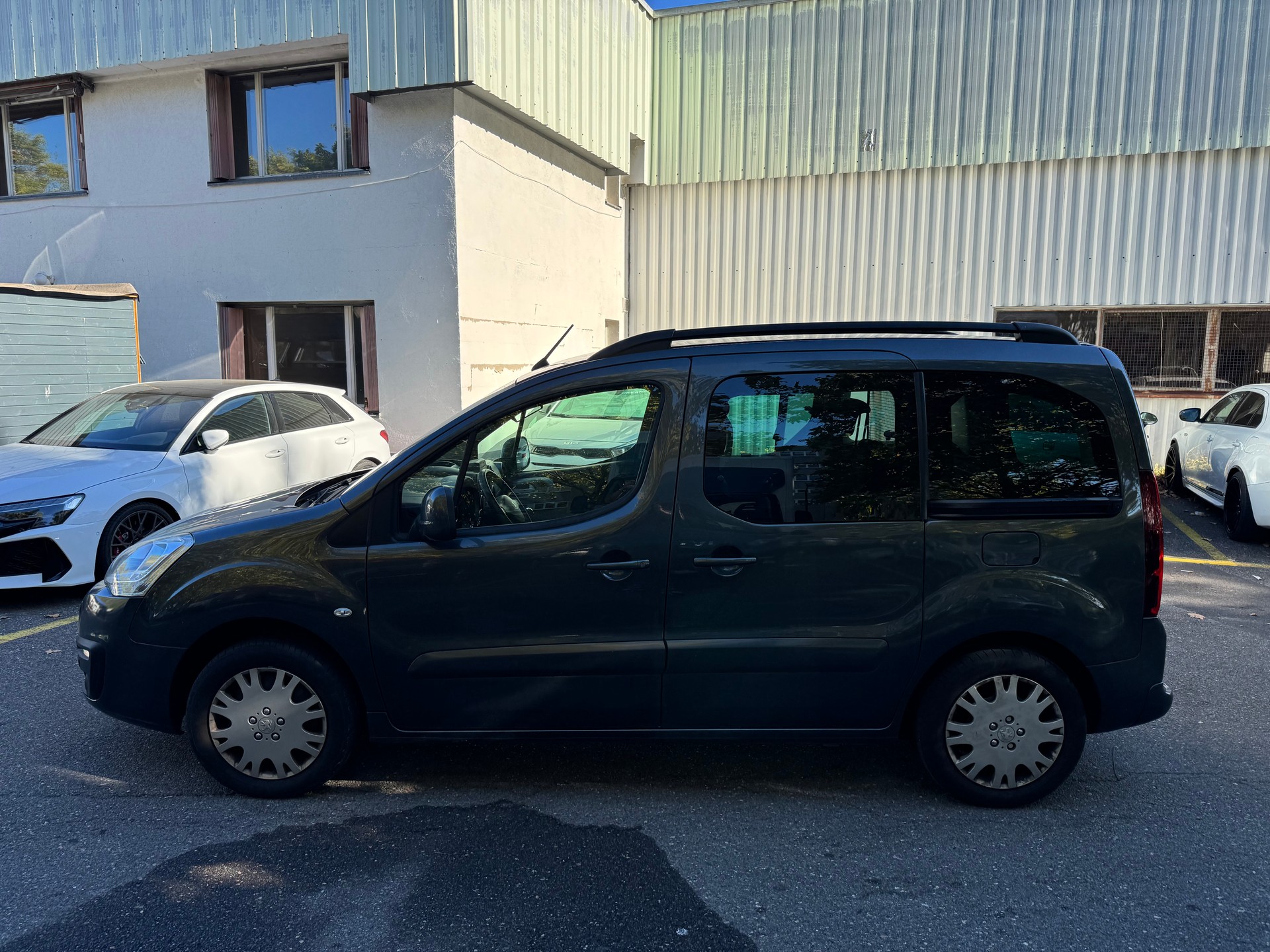 PEUGEOT Partner 1.2 PureTech Allure-image-6
