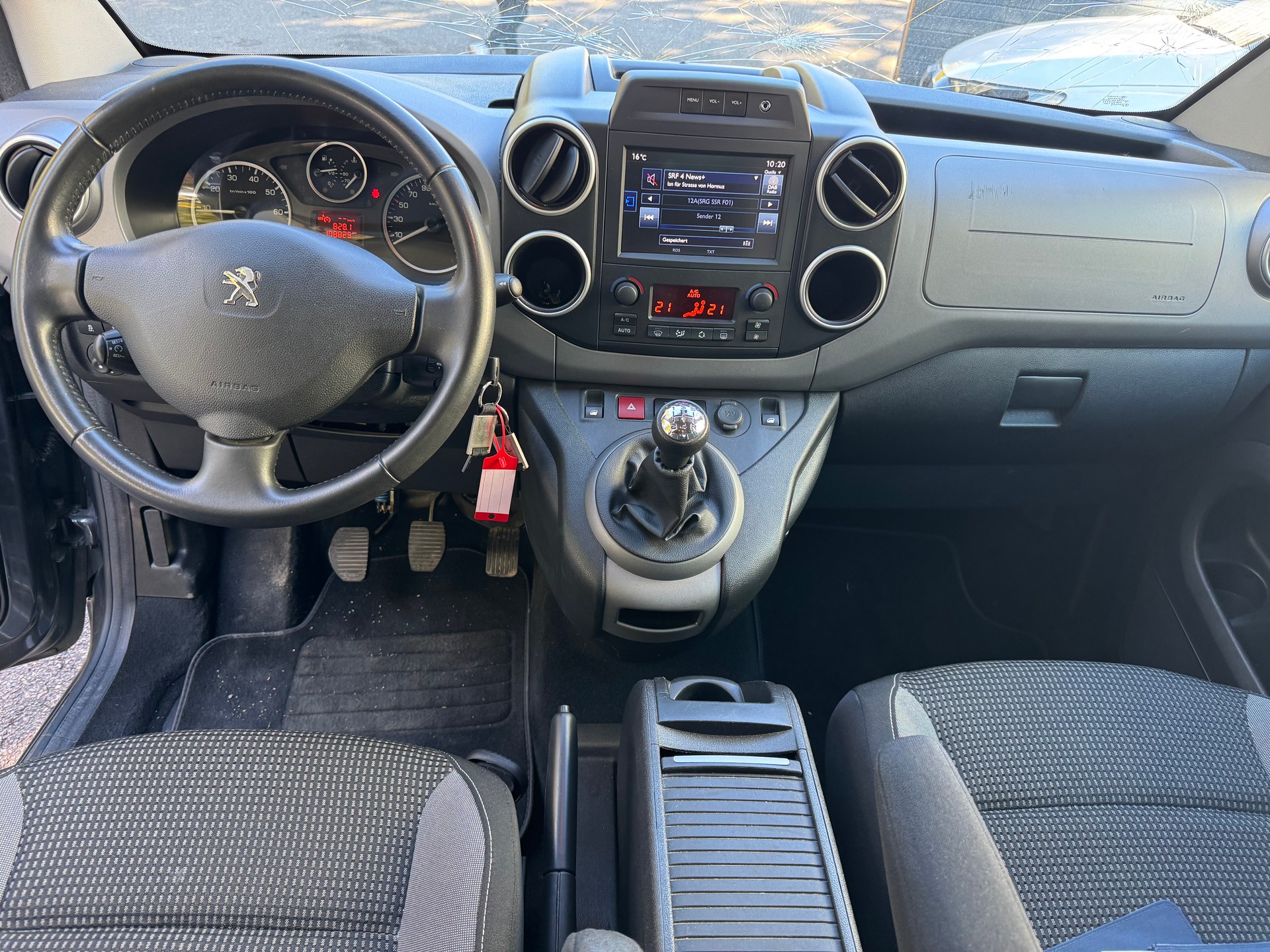 PEUGEOT Partner 1.2 PureTech Allure-image-22