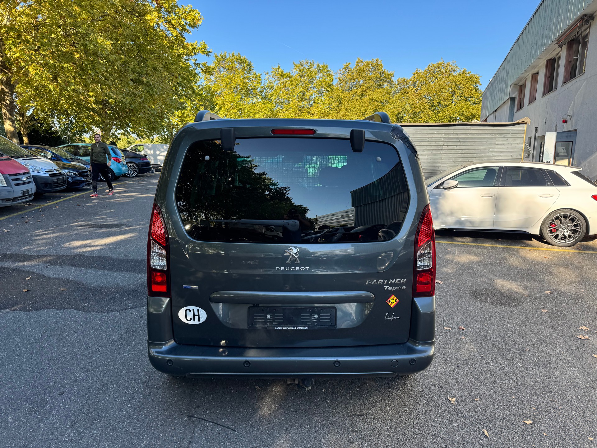 PEUGEOT Partner 1.2 PureTech Allure-image-12