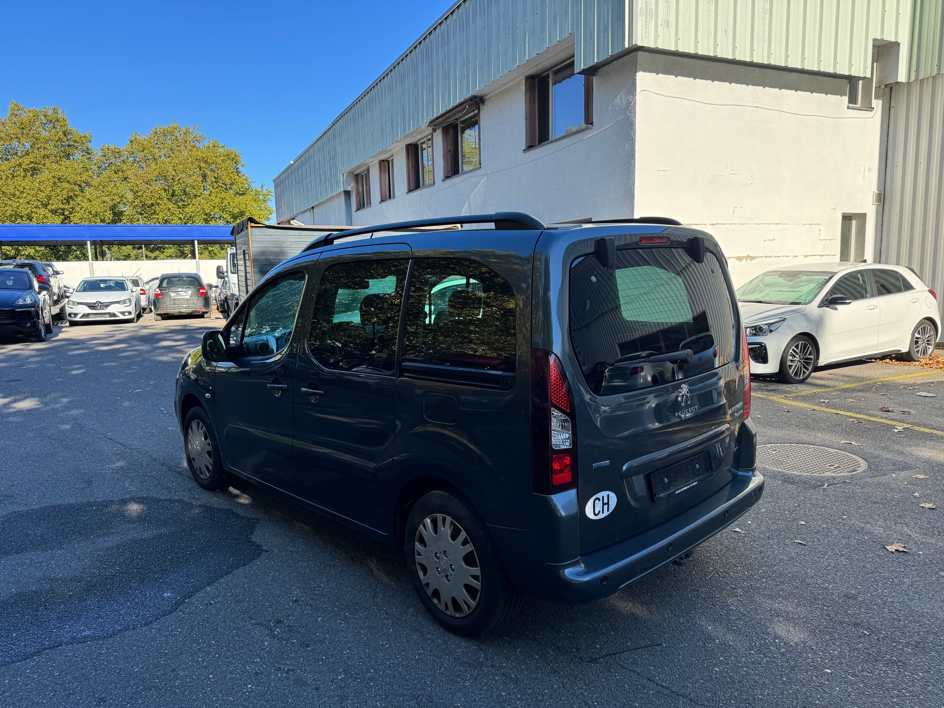 PEUGEOT Partner 1.2 PureTech Allure-image-8