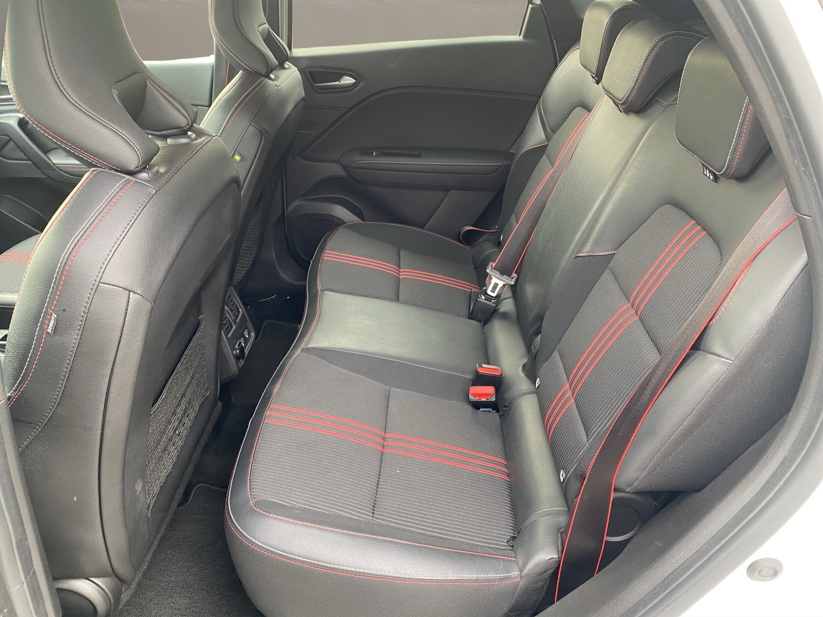 RENAULT Captur 1.3 TCe EDC R.S.Line-image-9