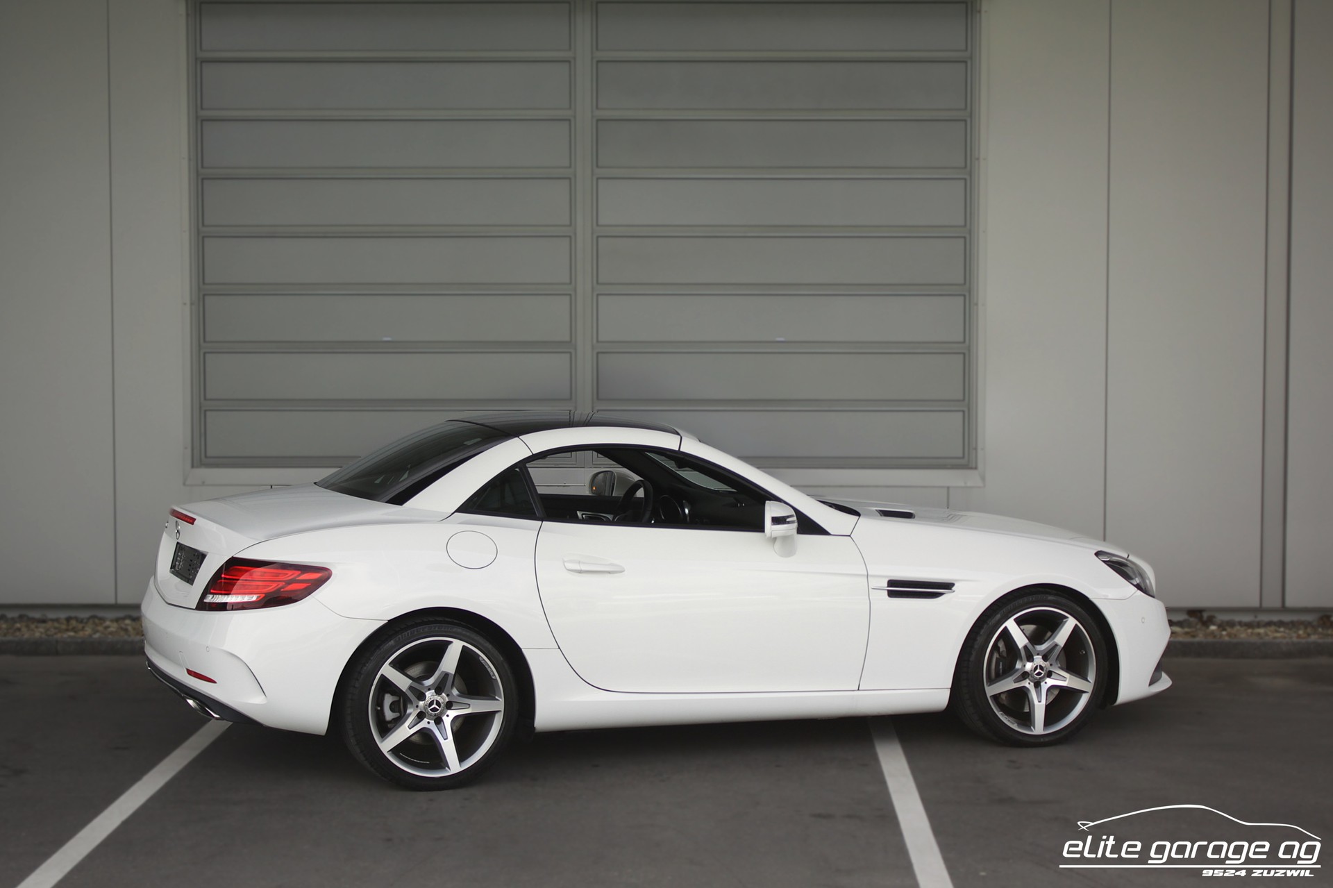 MERCEDES-BENZ SLC 300 AMG Line 9G-Tronic-image-4