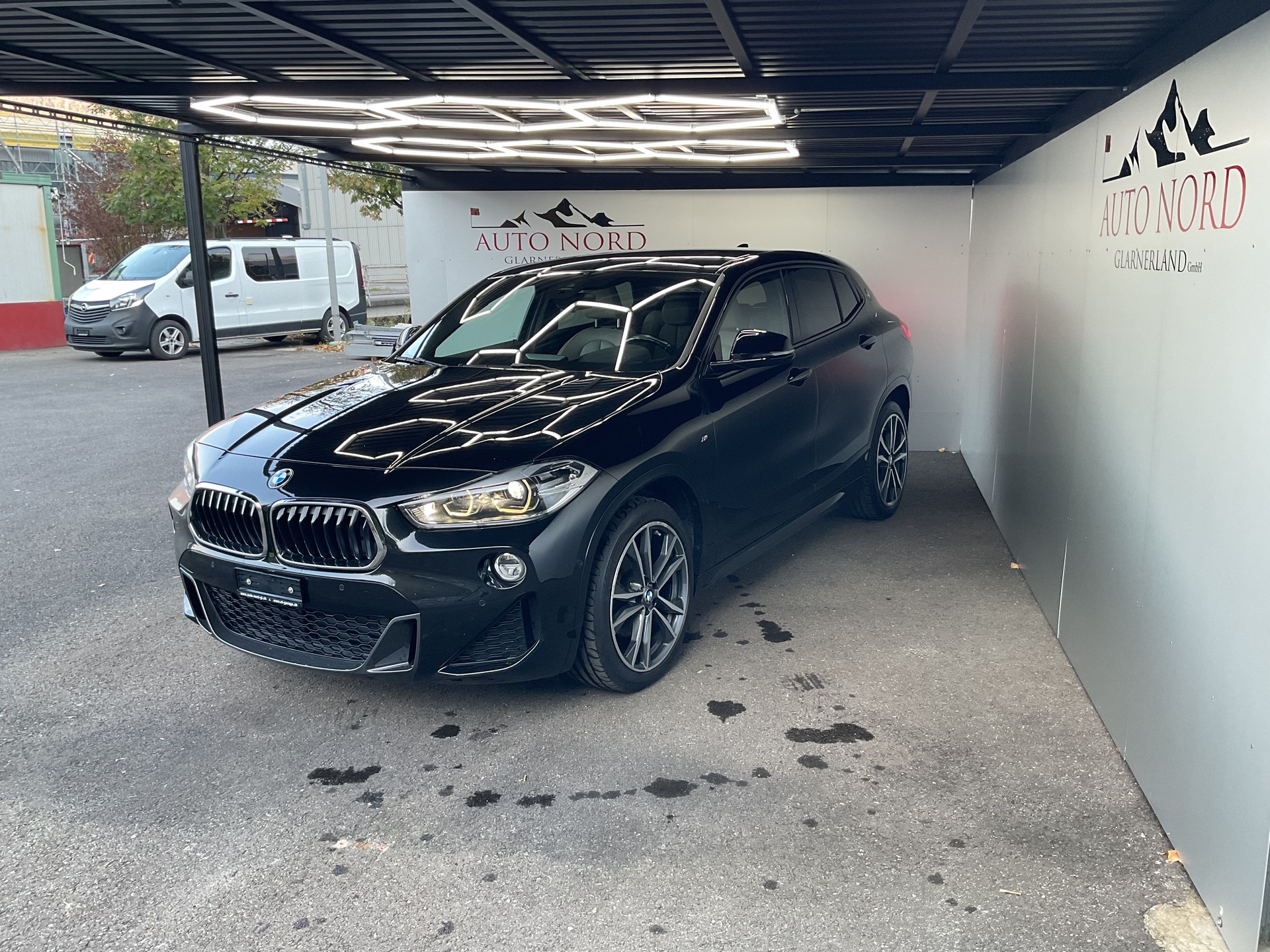 BMW X2 xDrive 18d M Sport-showroom-element-2
