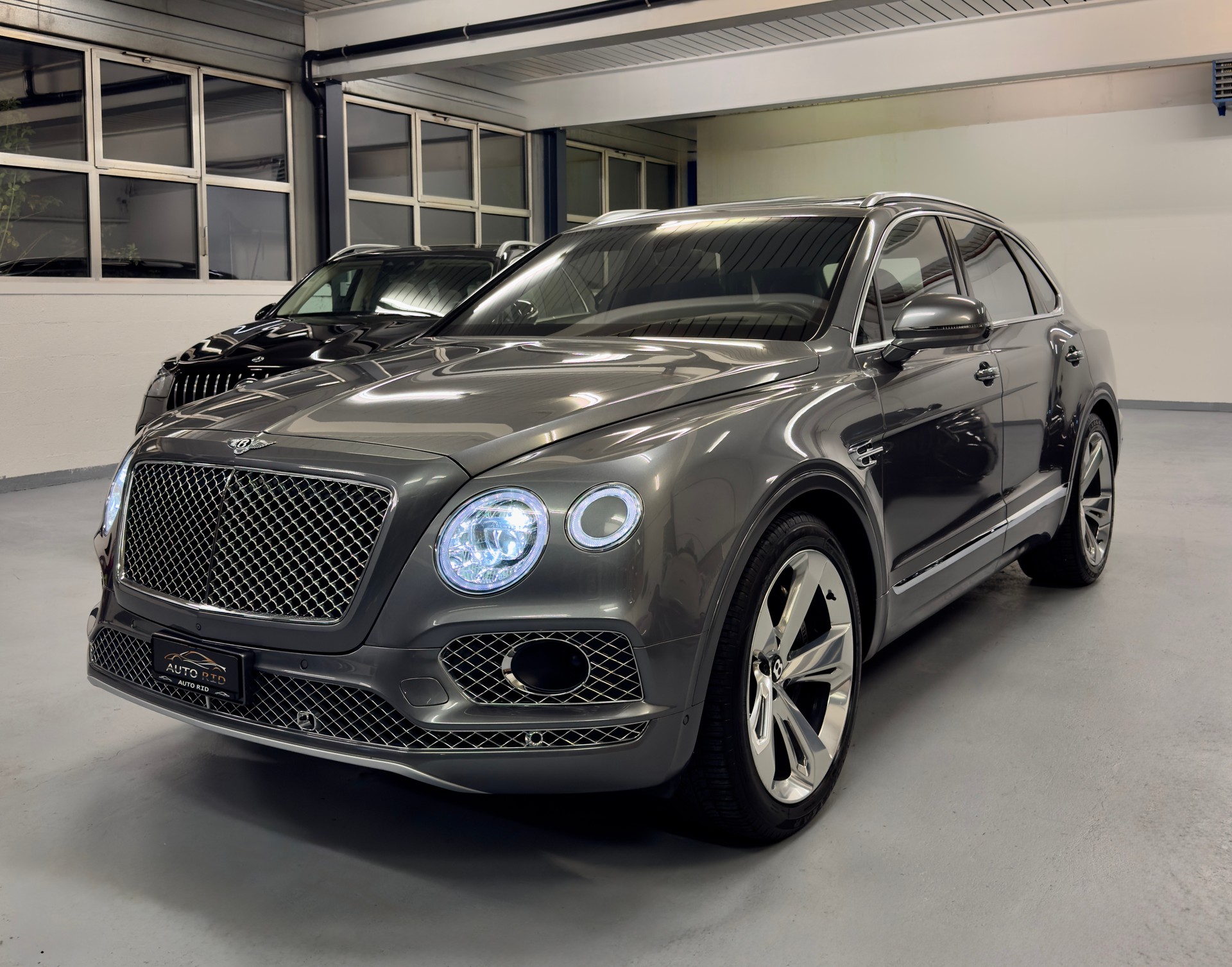BENTLEY Bentayga V8 Diesel-showroom-element-1