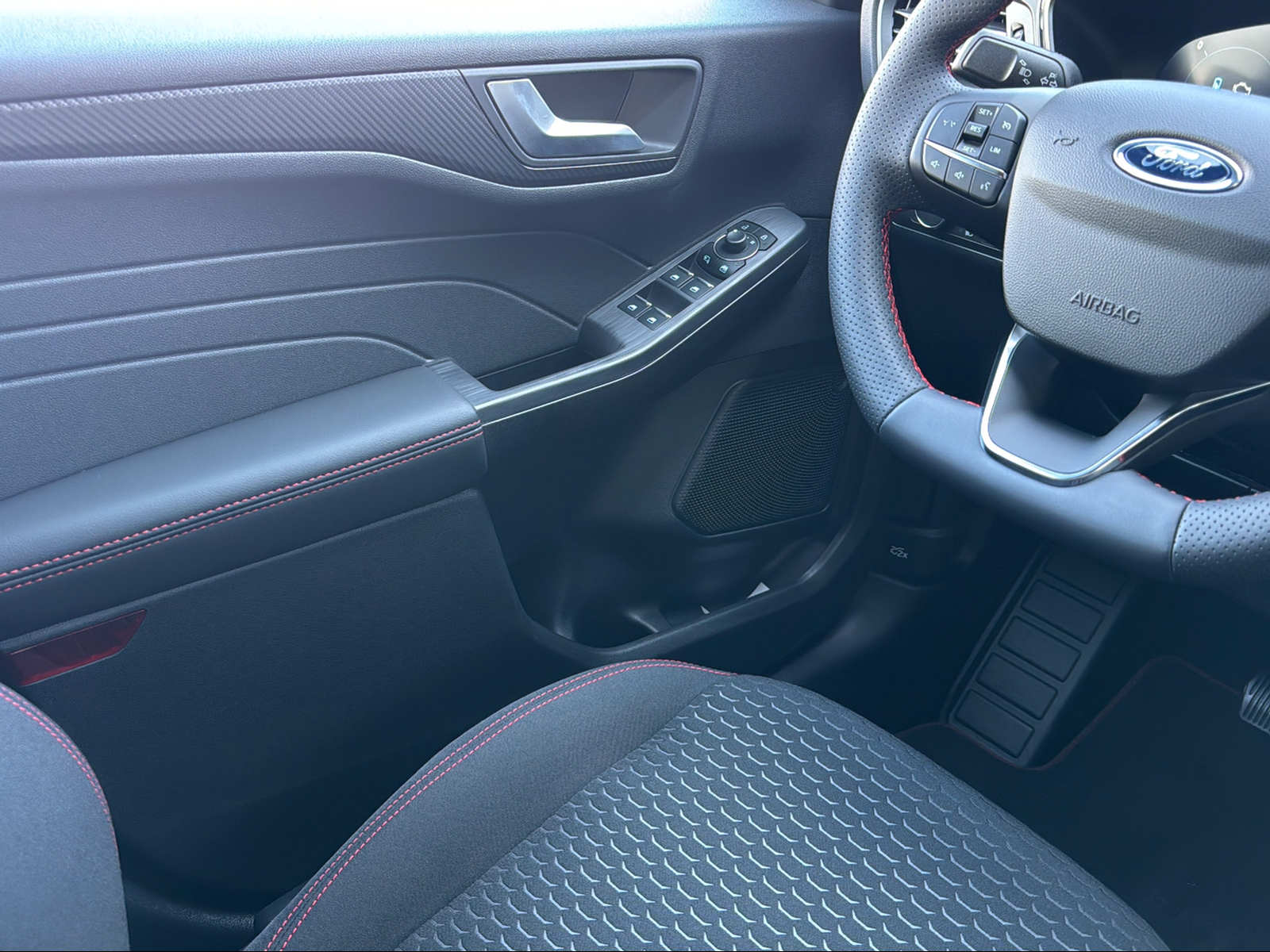 FORD Kuga 2.5 Hybrid ST-Line-image-8