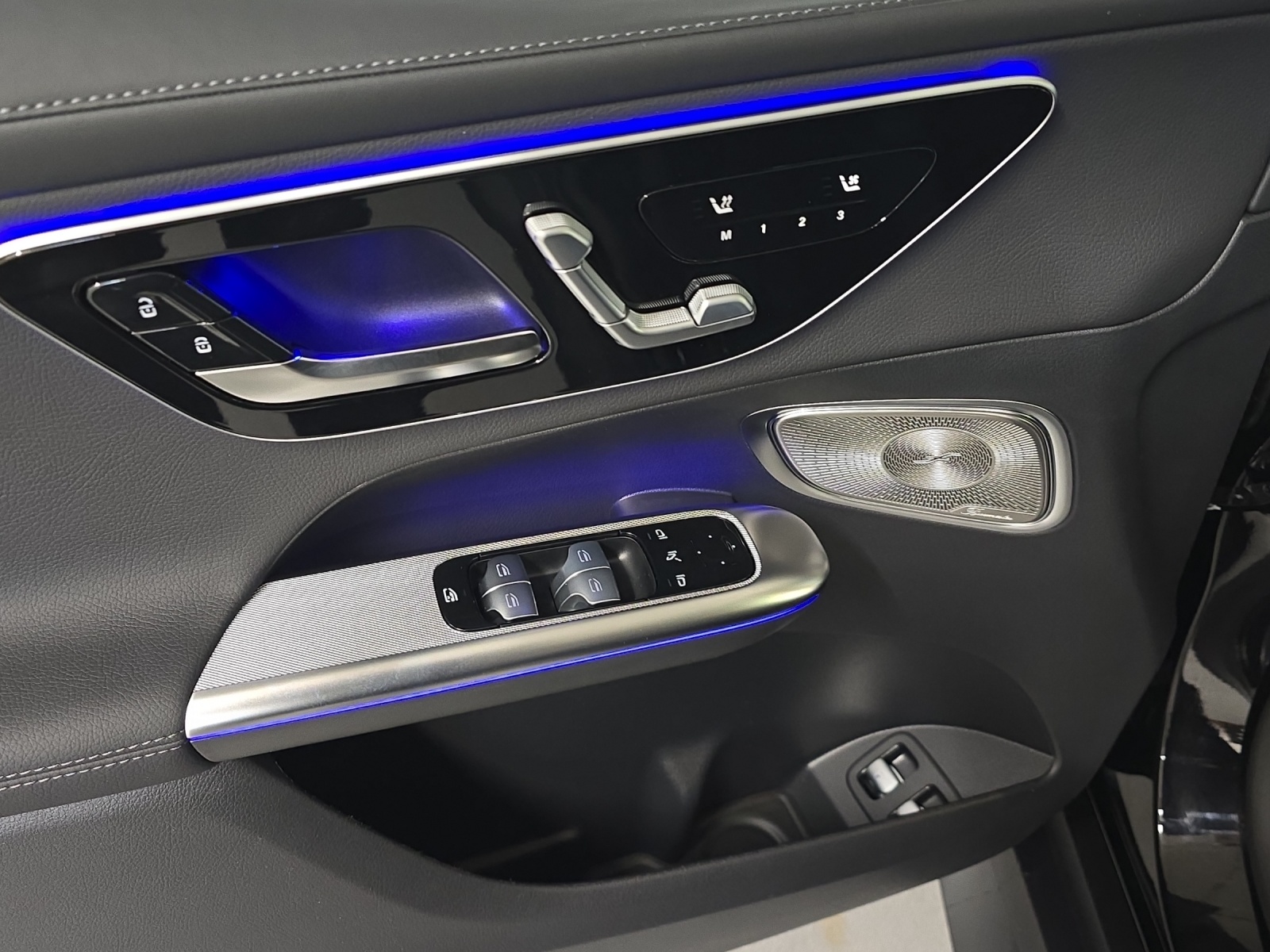 MERCEDES-BENZ GLC 300 e AMG Line 4Matic Coupé EQ Star-image-6