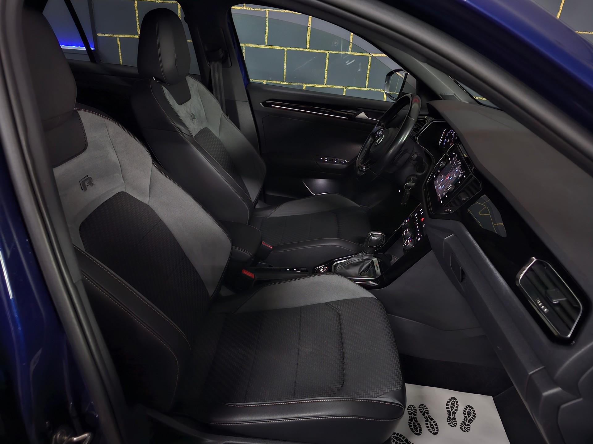 VW T-Roc 2.0 TSI R DSG 4Motion-image-9