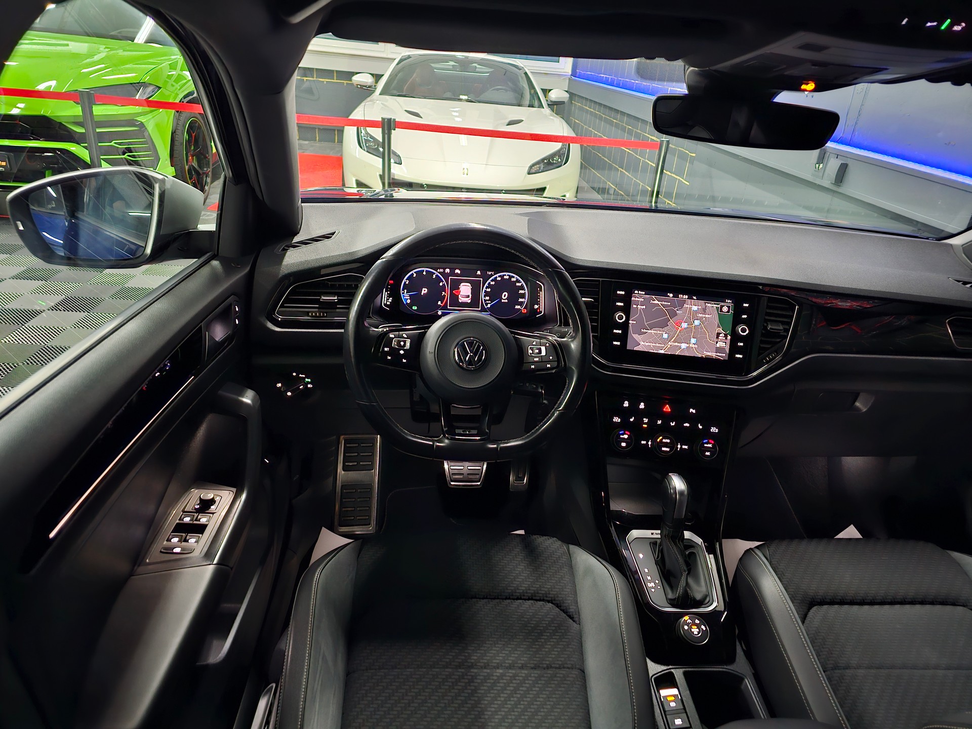 VW T-Roc 2.0 TSI R DSG 4Motion-image-11