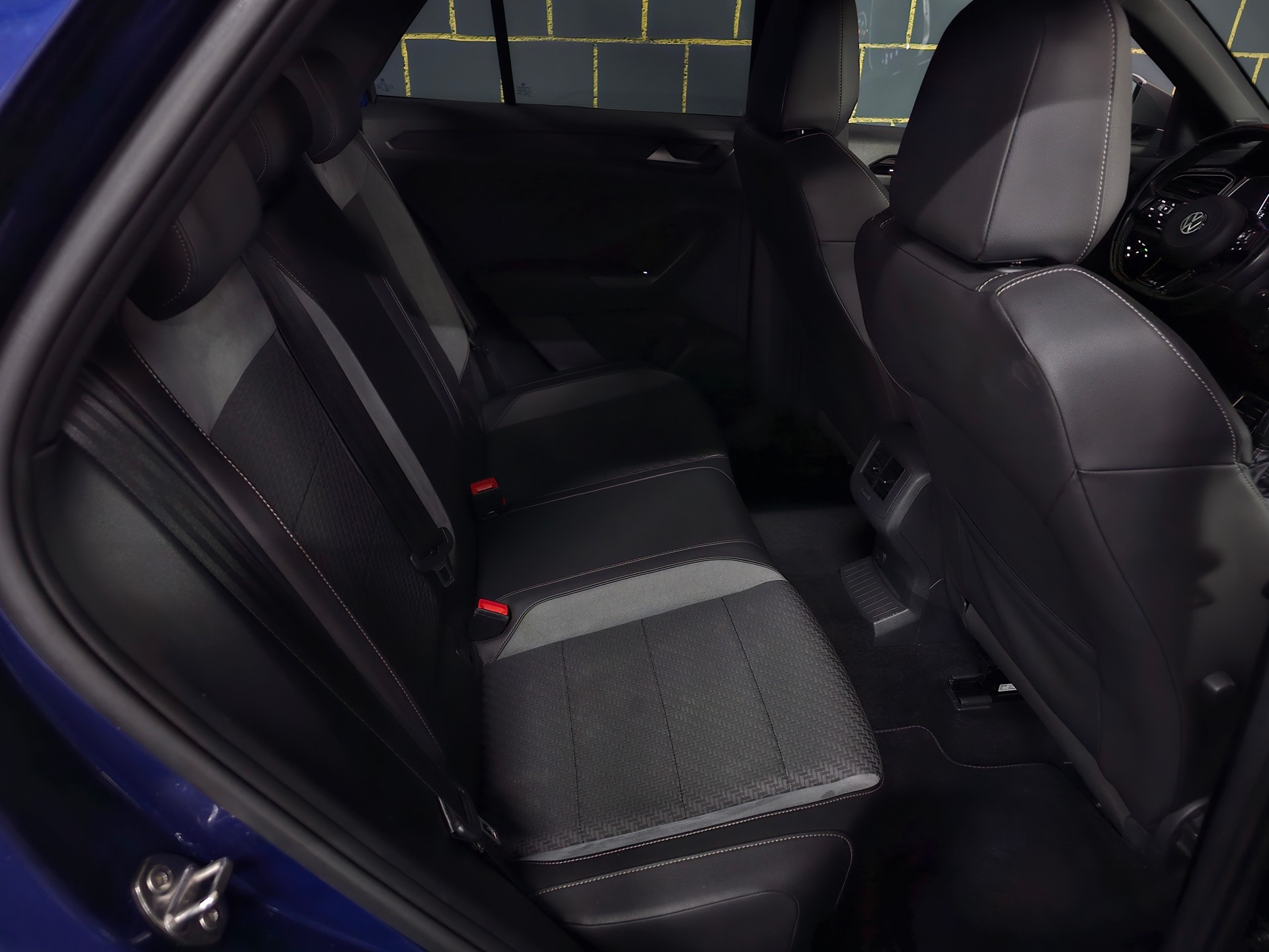 VW T-Roc 2.0 TSI R DSG 4Motion-image-12