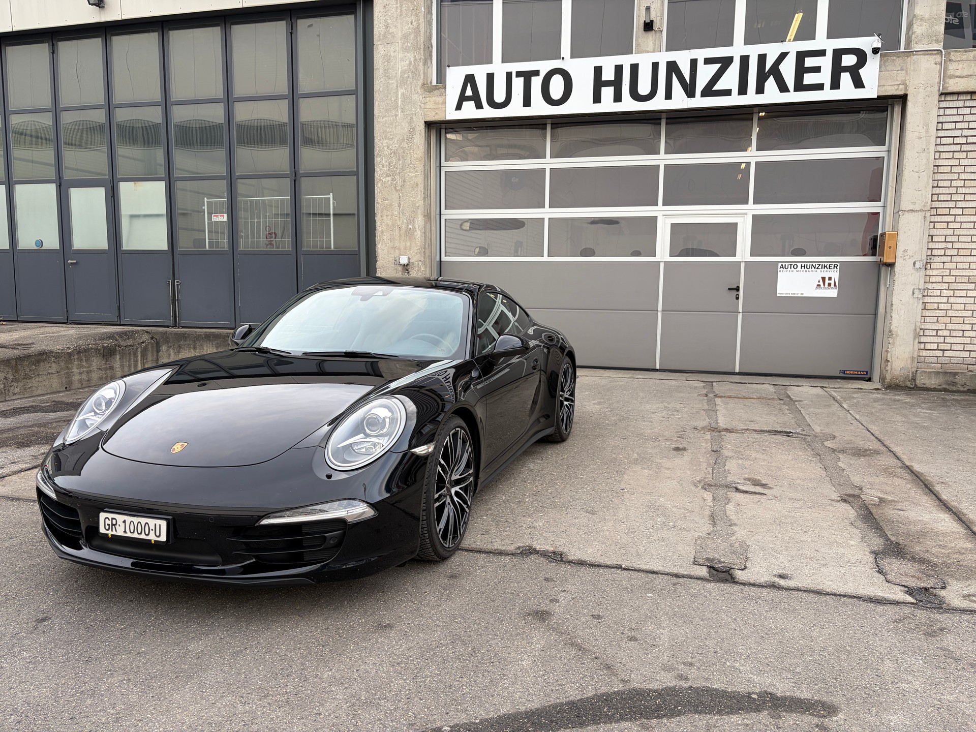 PORSCHE 911 Carrera 4